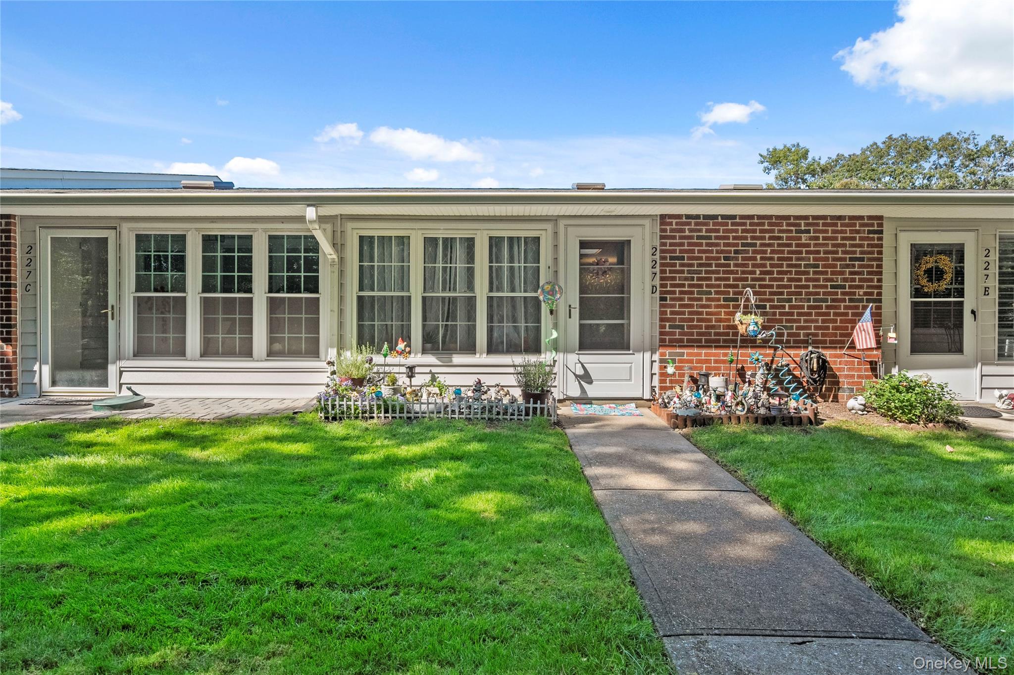 #1 photo, 227 Blackpool Court, サフォーク郡 Ridge , NY 11961