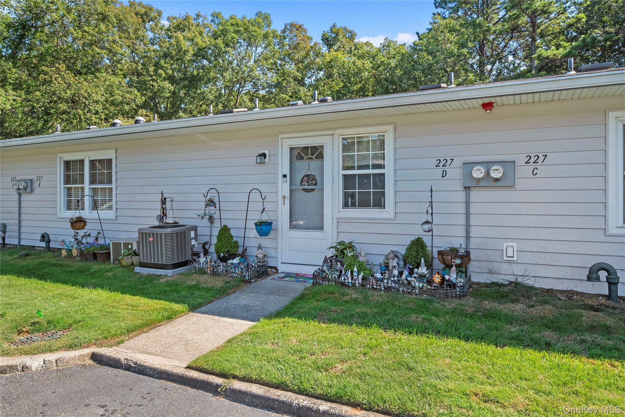 #14 photo, 227 Blackpool Court, サフォーク郡 Ridge , NY 11961