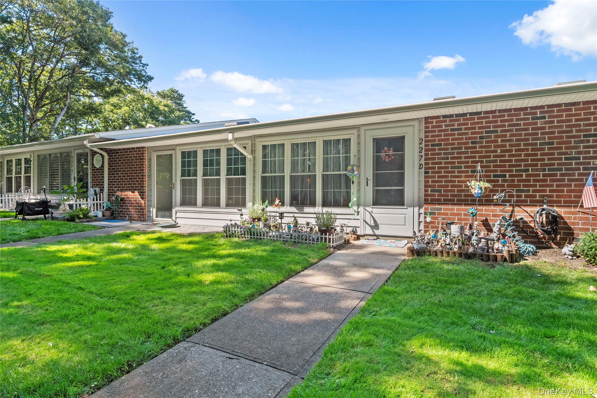 #2 photo, 227 Blackpool Court, サフォーク郡 Ridge , NY 11961