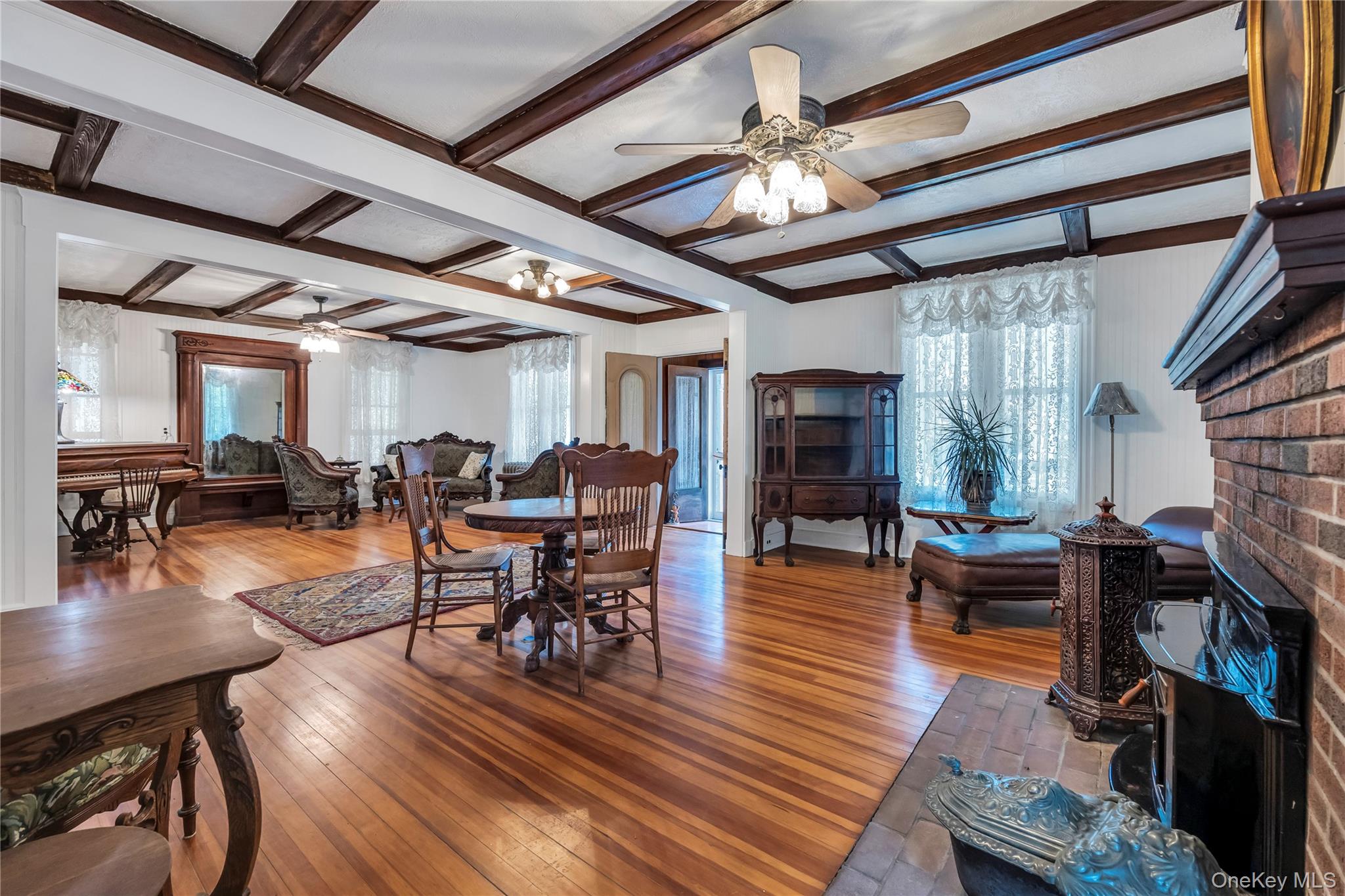 #10 photo, 430 Montauk Highway, サフォーク郡 East Moriches , NY 11940