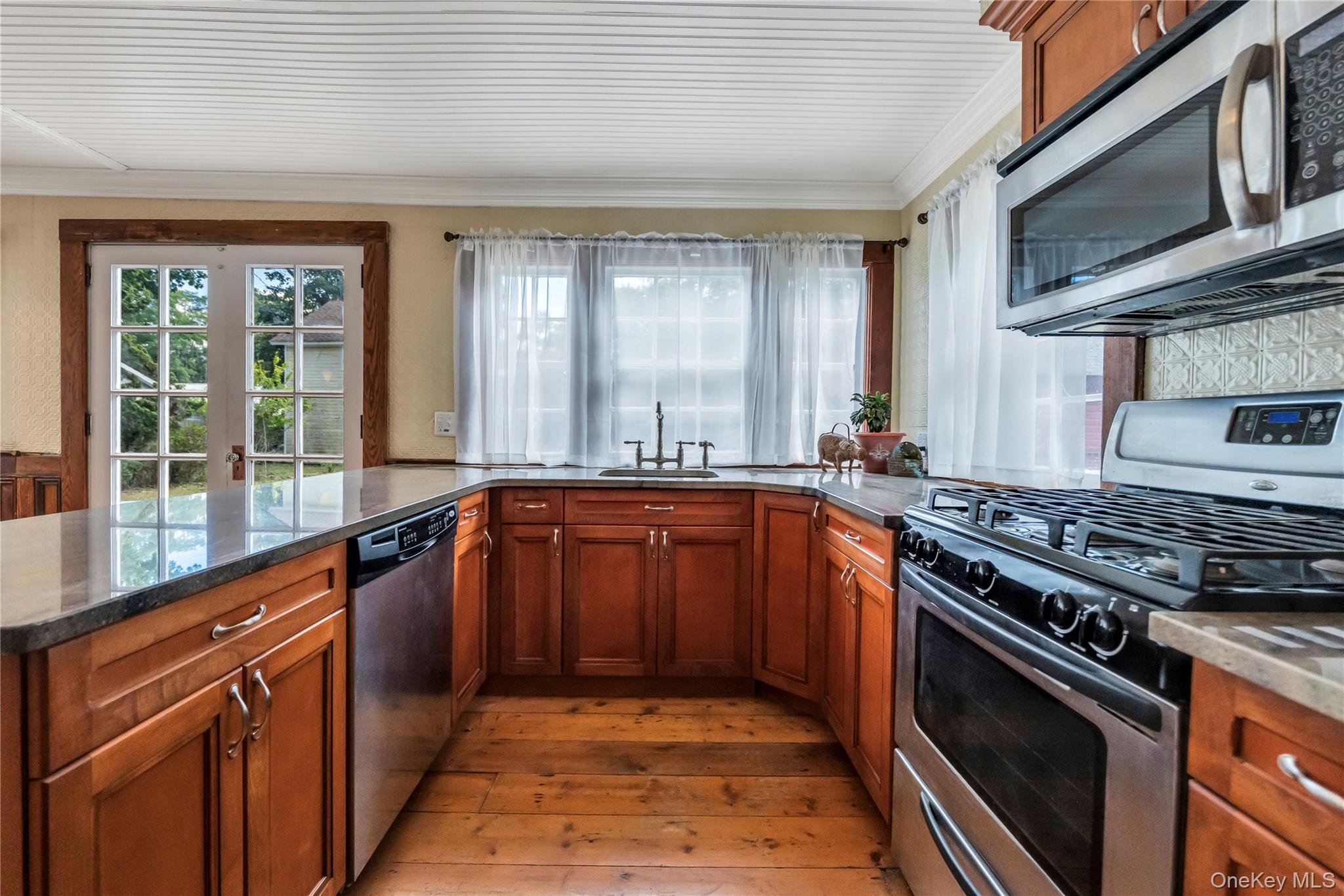 #18 photo, 430 Montauk Highway, サフォーク郡 East Moriches , NY 11940