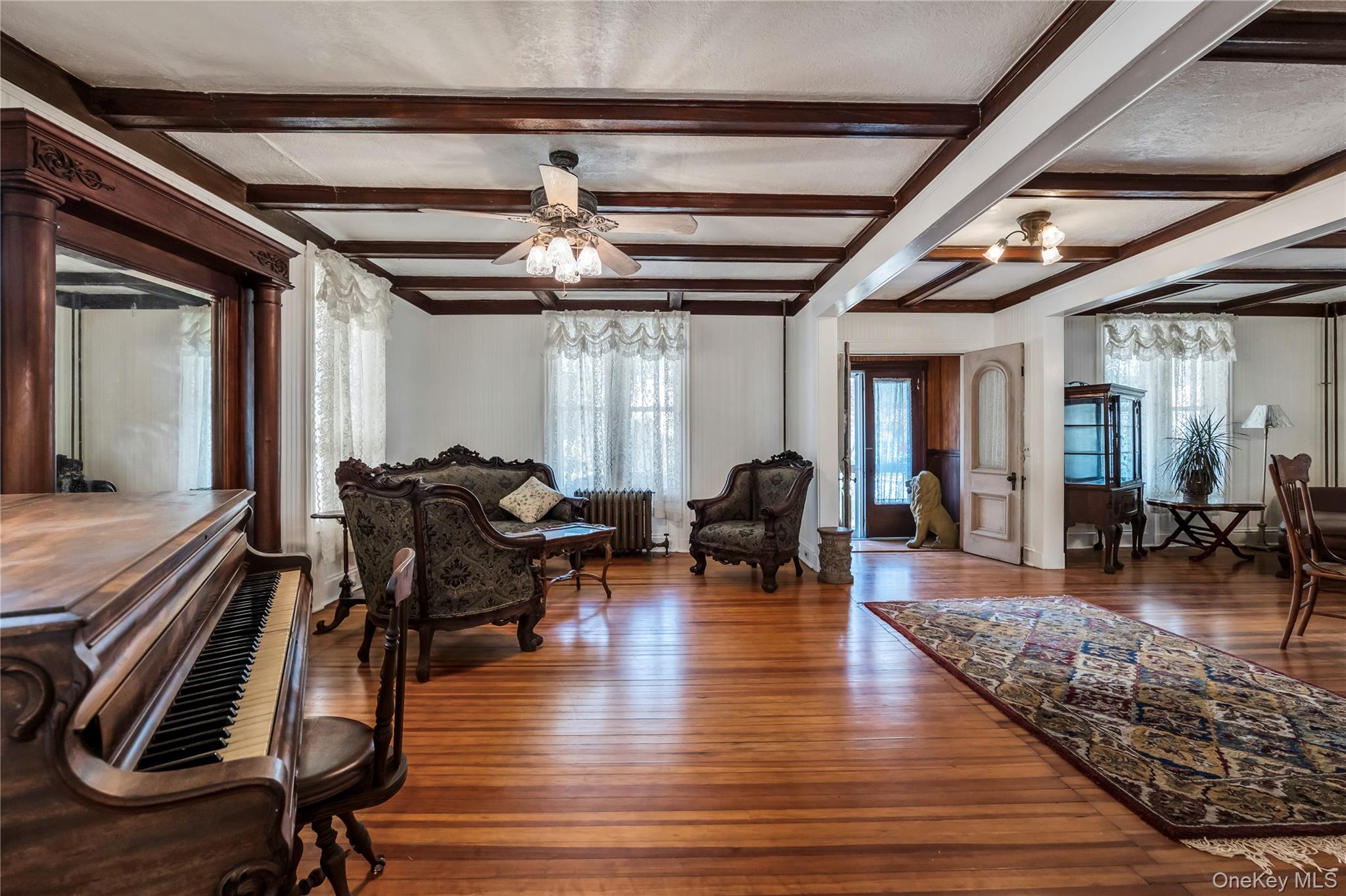 #8 photo, 430 Montauk Highway, サフォーク郡 East Moriches , NY 11940