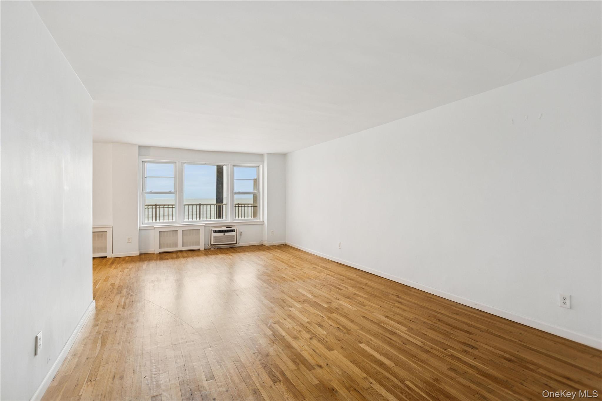 #12 photo, 666 Shore Road, ナッソー郡 Long Beach , NY 11561