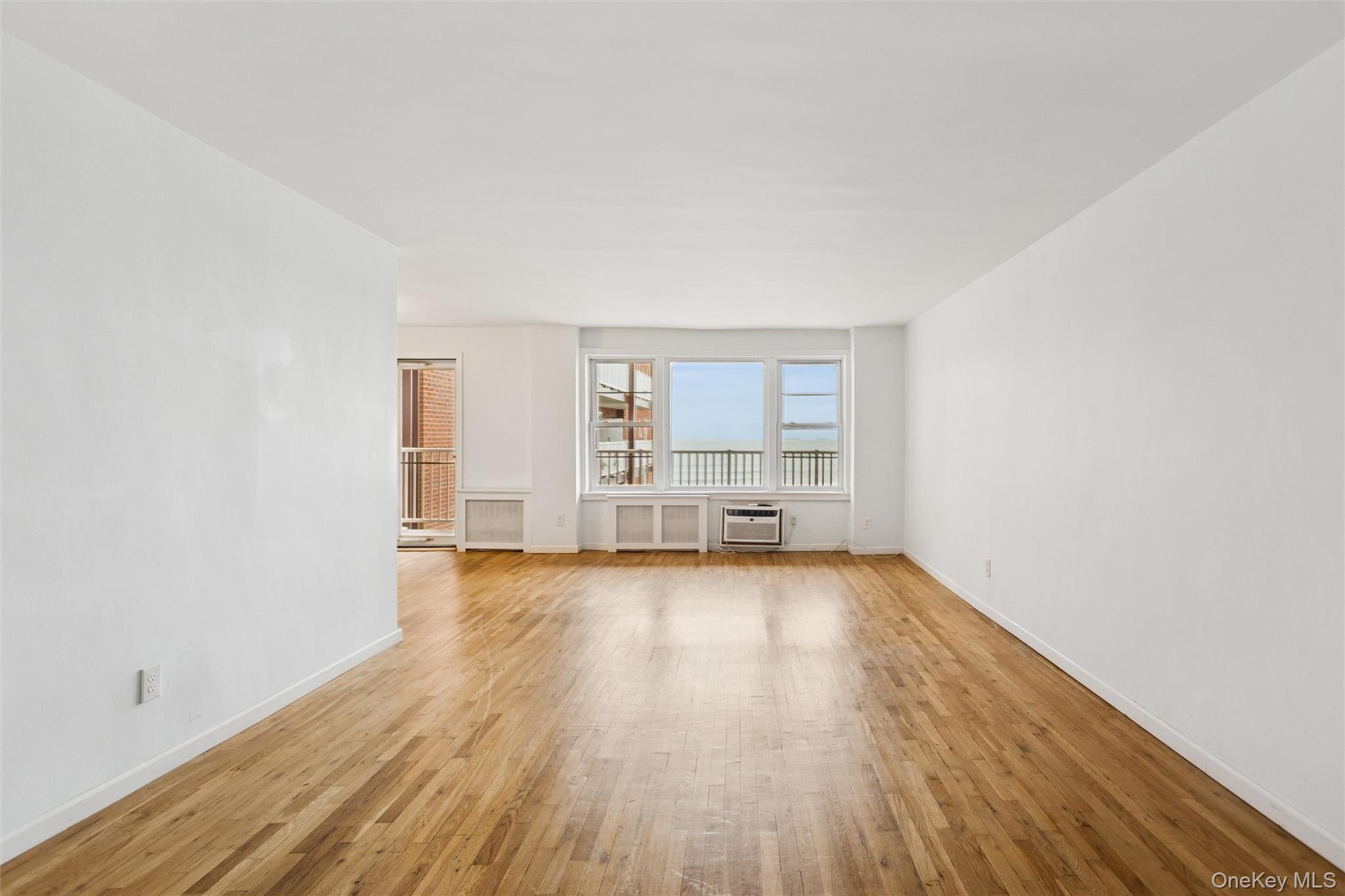 #13 photo, 666 Shore Road, ナッソー郡 Long Beach , NY 11561