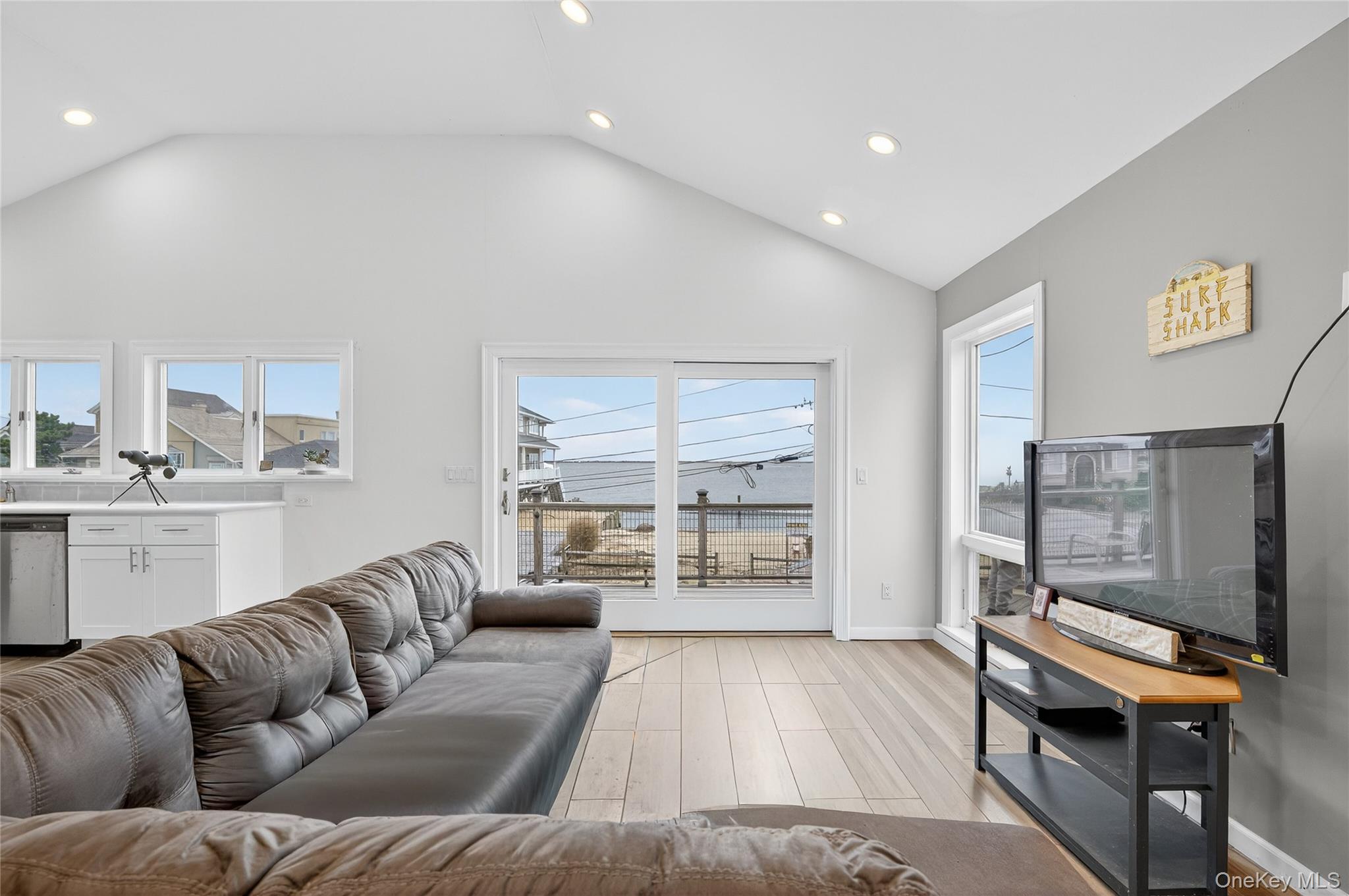 #10 photo, 88 Bayview Avenue, サフォーク郡 Lindenhurst , NY 11757