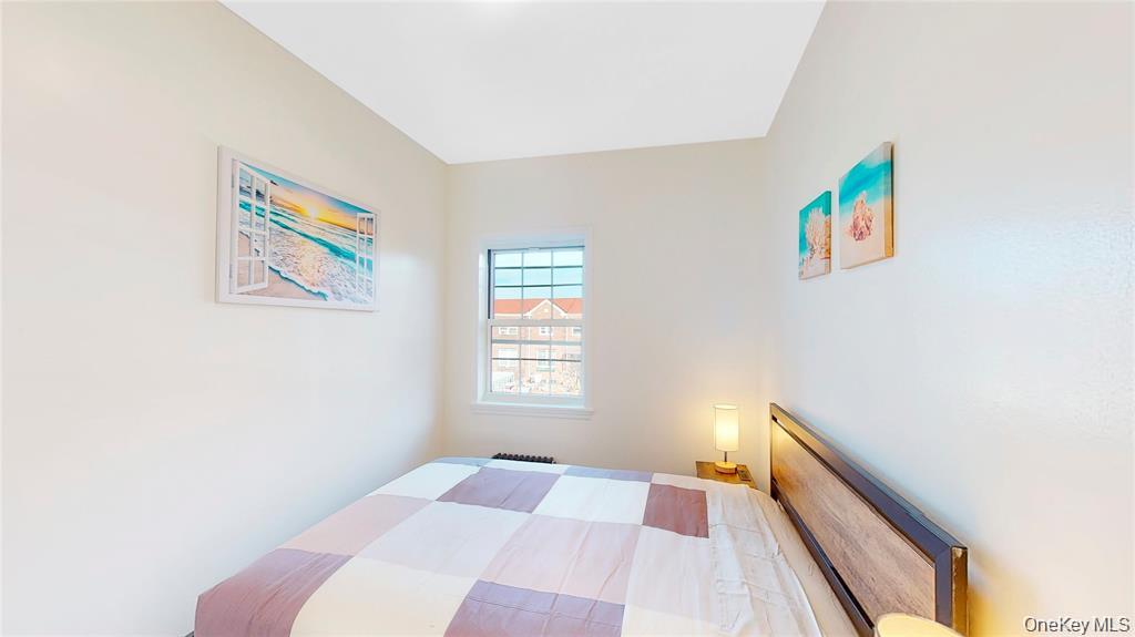 #4 photo, 24-12 86th Street, クイーンズ区 East Elmhurst , NY 11370