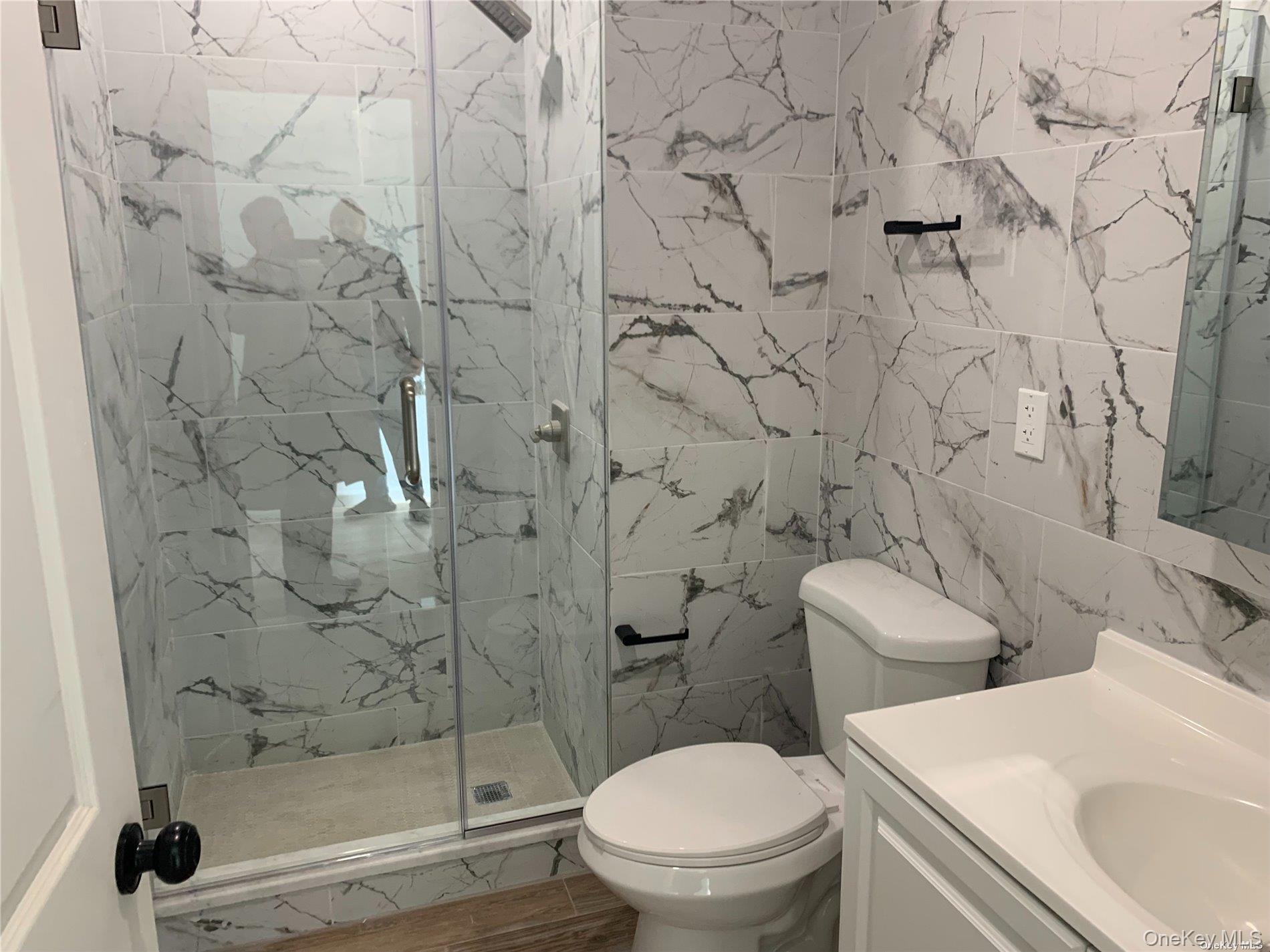 #11 photo, 258-16 2nd Floor Hillside Avenue, Floral Park , NY 11004