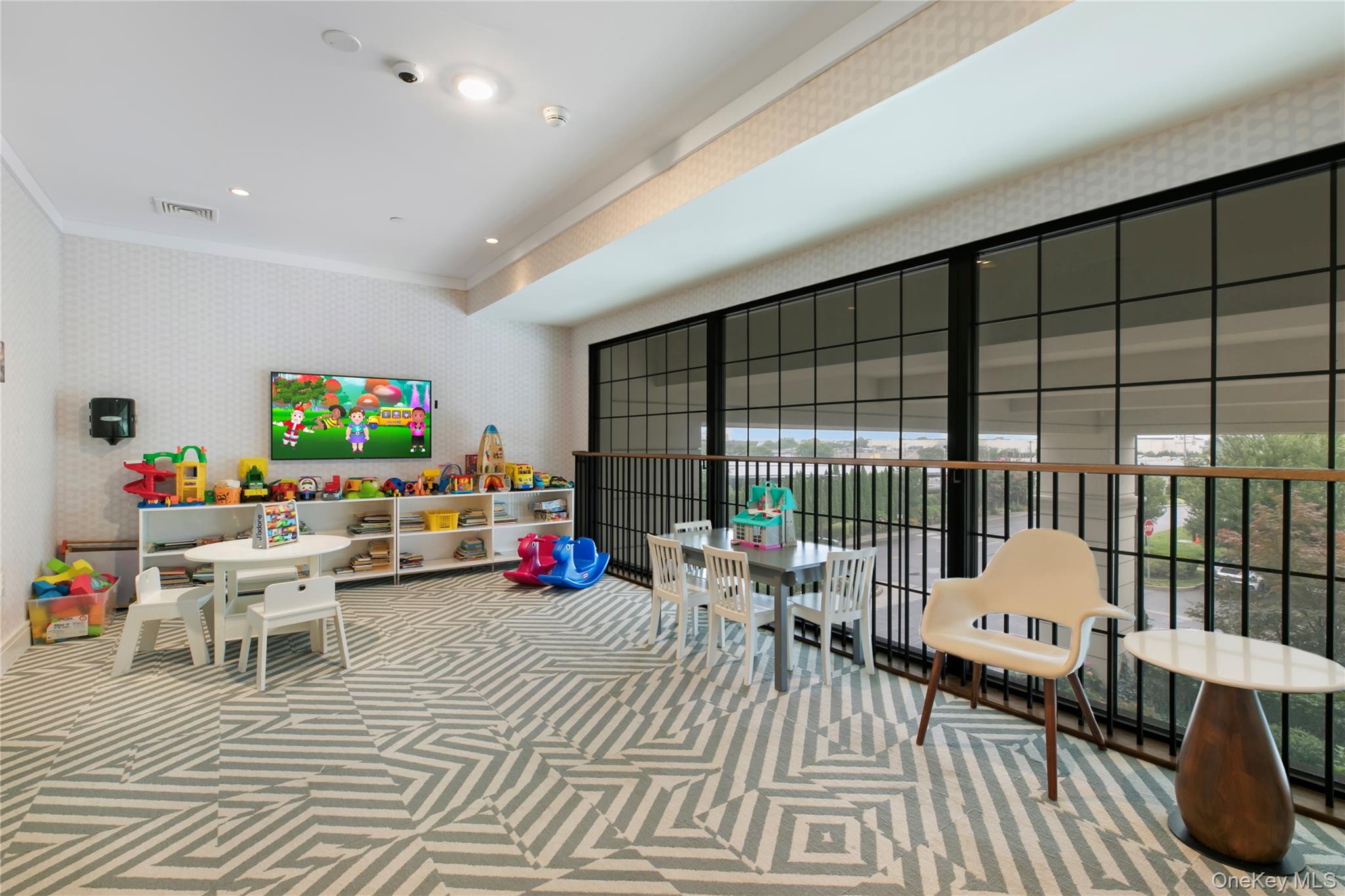 #16 photo, 990 Corporate Drive, ナッソー郡 Westbury , NY 11590