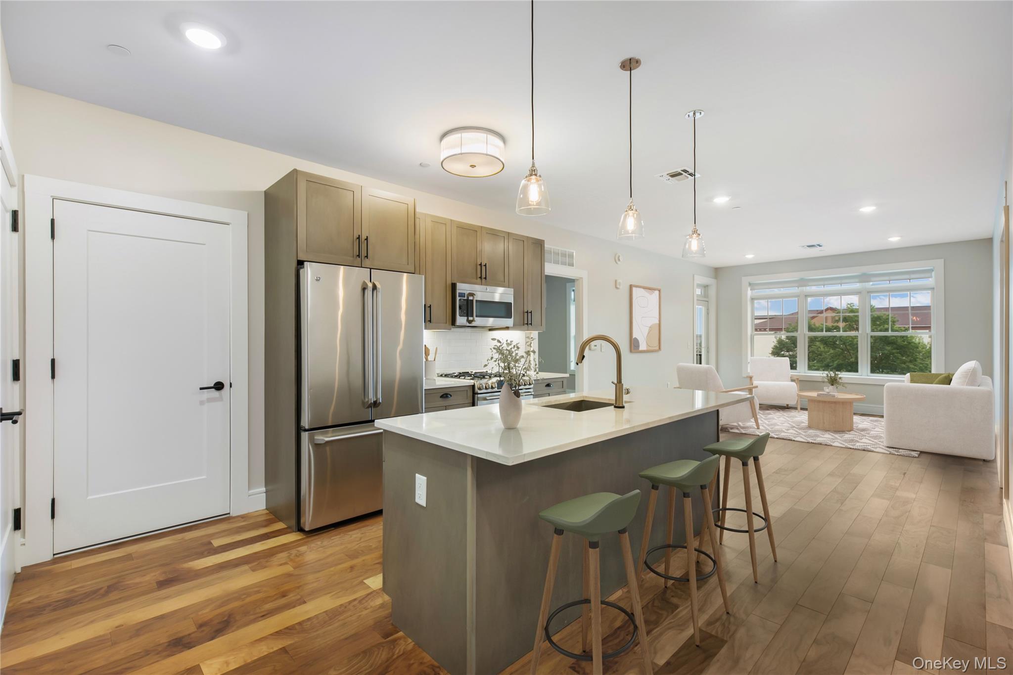 #2 photo, 990 Corporate Drive, ナッソー郡 Westbury , NY 11590