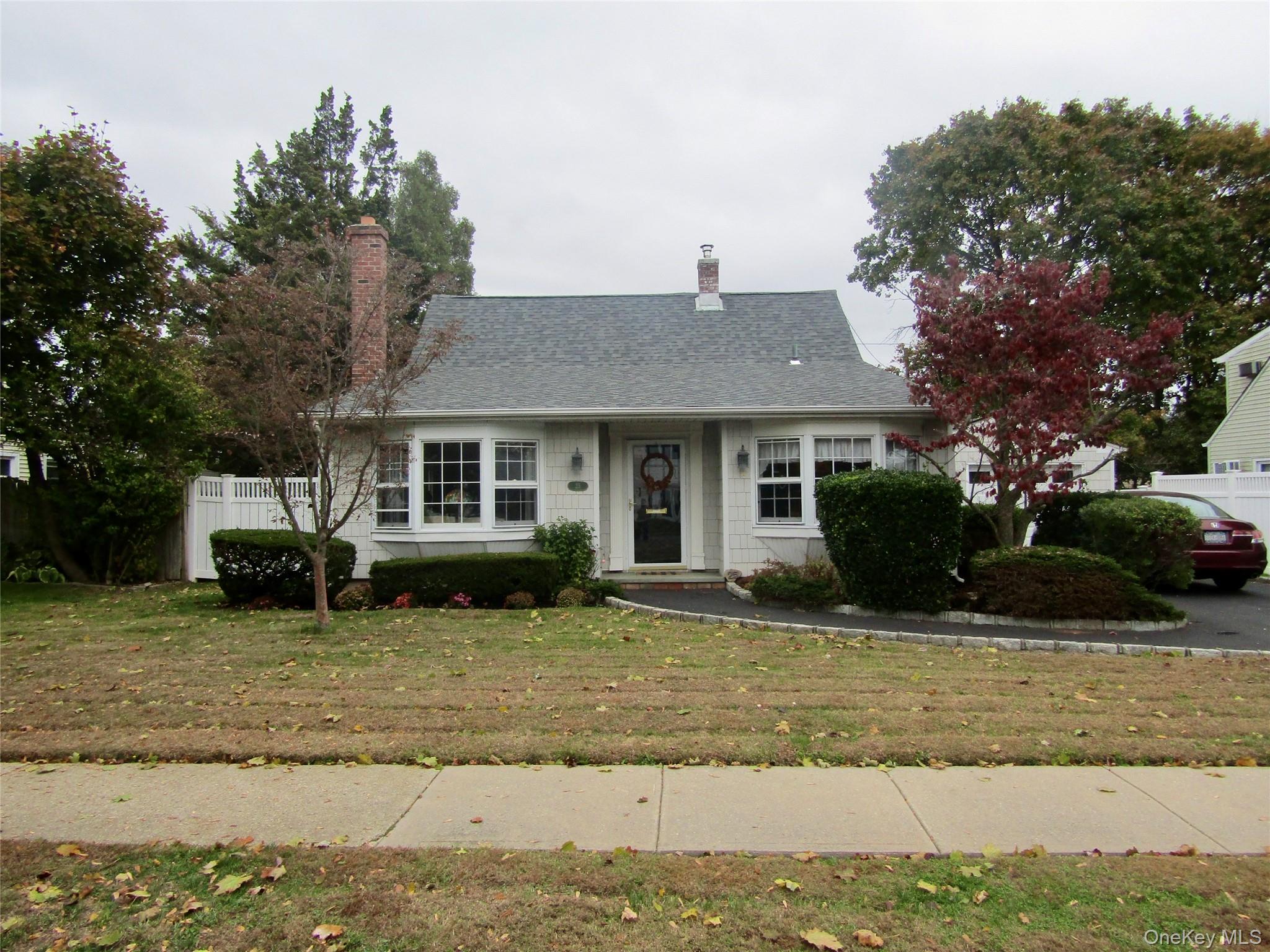 #1 photo, 25 Pinetree Lane, ナッソー郡 Levittown , NY 11756