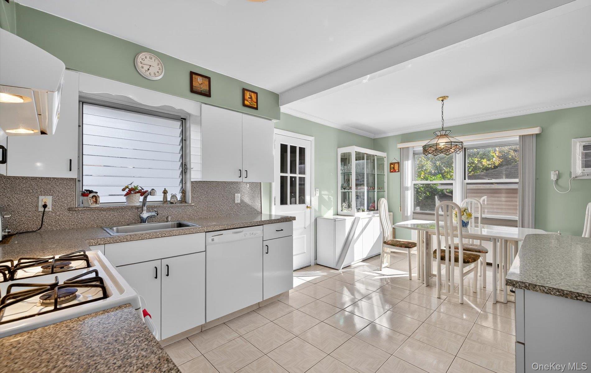 #13 photo, 169 W Valley Stream Boulevard, ナッソー郡 Valley Stream , NY 11580