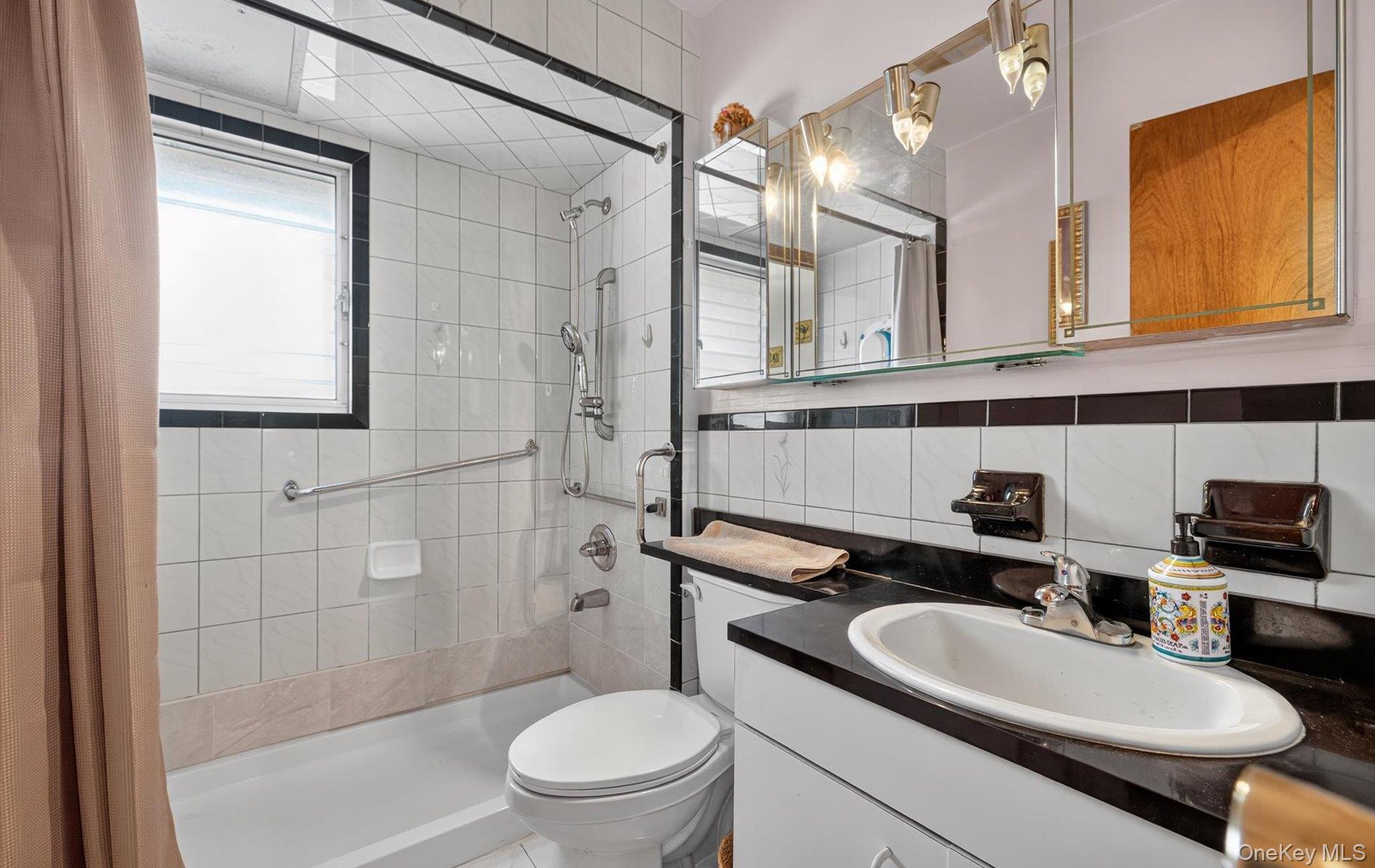 #14 photo, 169 W Valley Stream Boulevard, ナッソー郡 Valley Stream , NY 11580