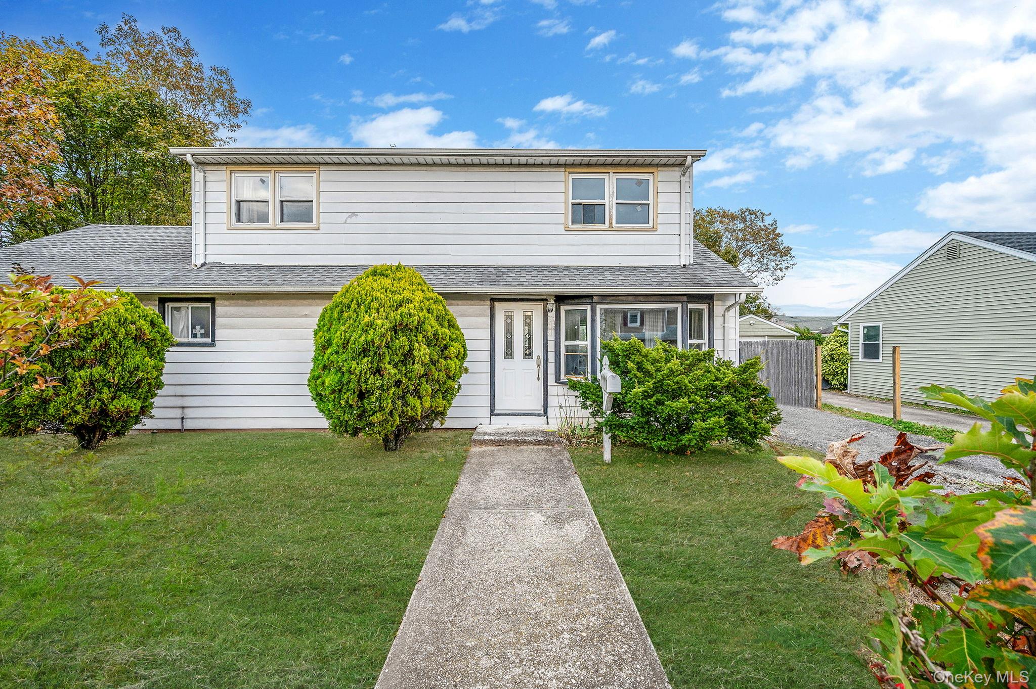 #2 photo, 38 Somerset Road, サフォーク郡 Amityville , NY 11701