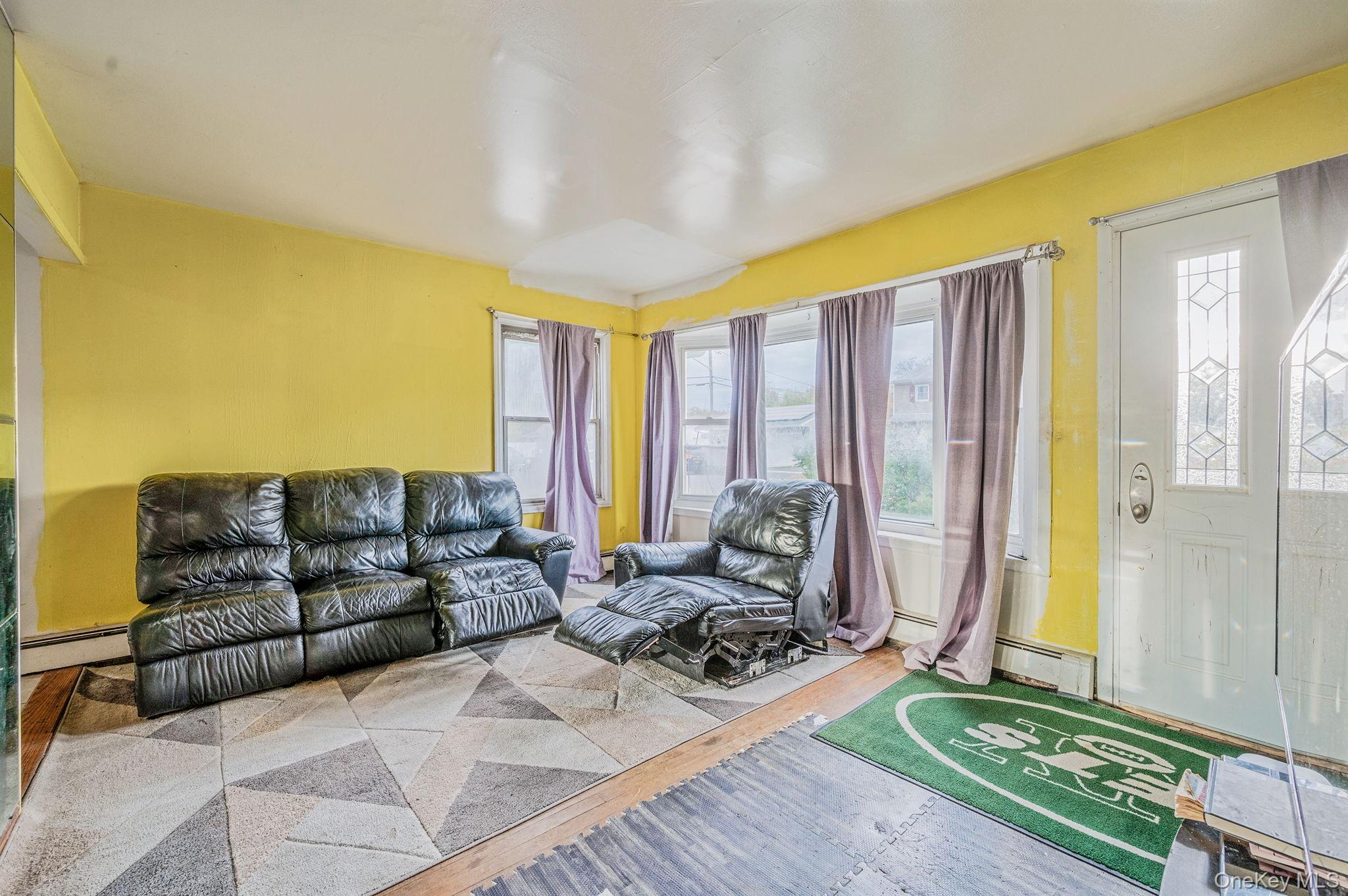 #4 photo, 38 Somerset Road, サフォーク郡 Amityville , NY 11701