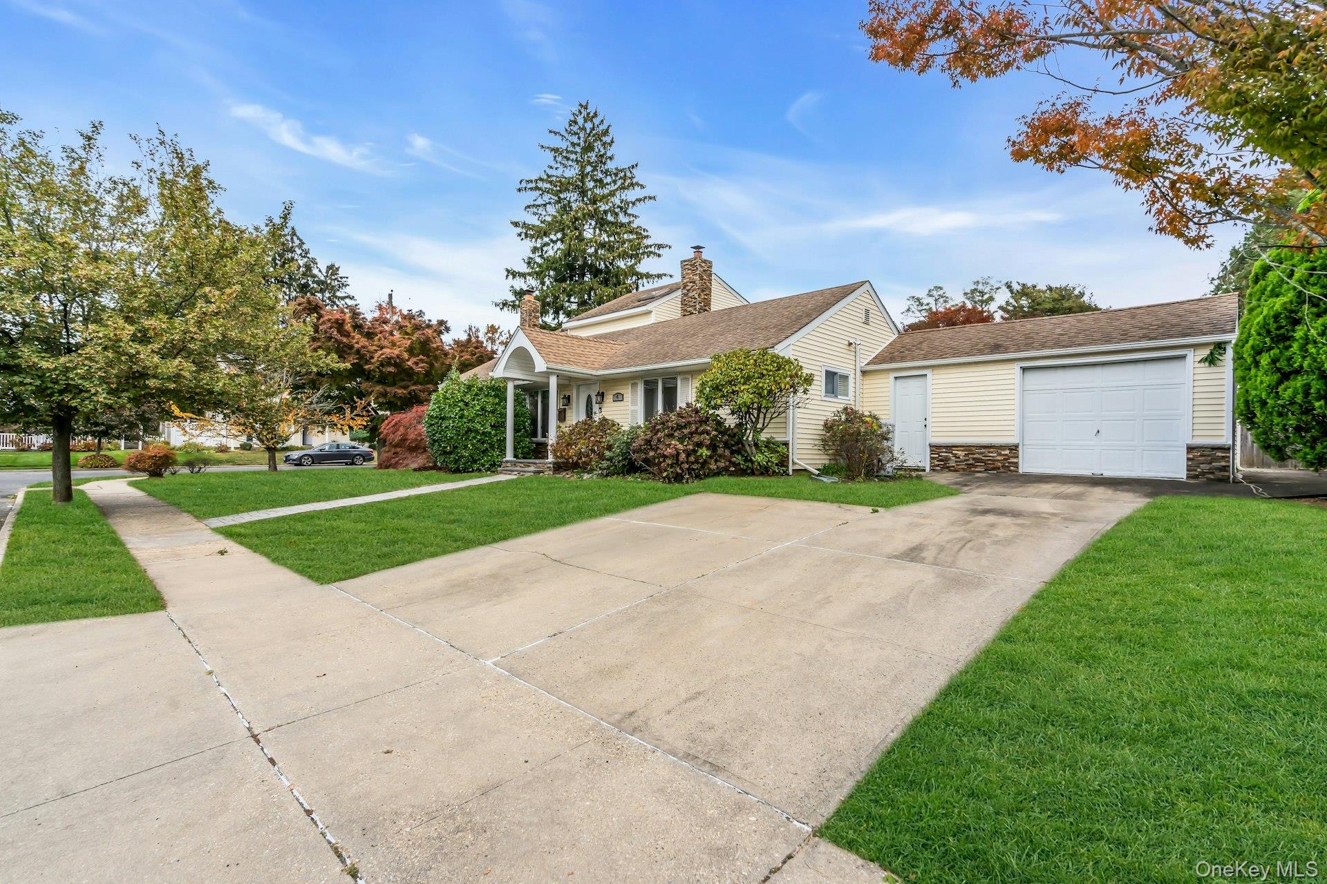 #2 photo, 4 Greenway Drive, Syosset , NY 11791