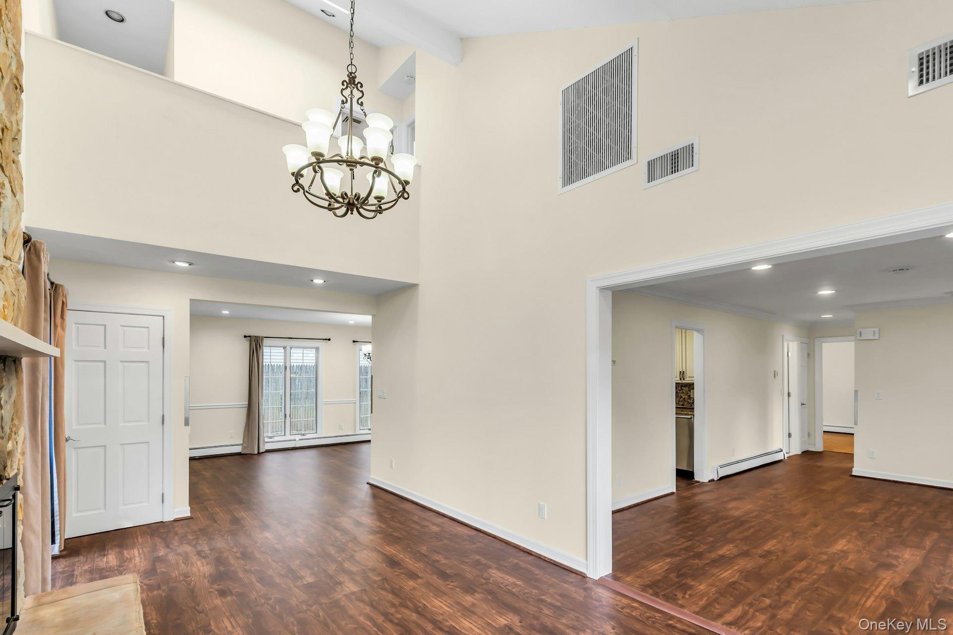 #4 photo, 4 Greenway Drive, Syosset , NY 11791