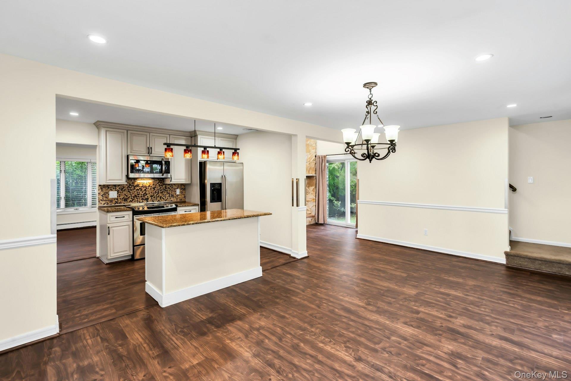 #5 photo, 4 Greenway Drive, Syosset , NY 11791