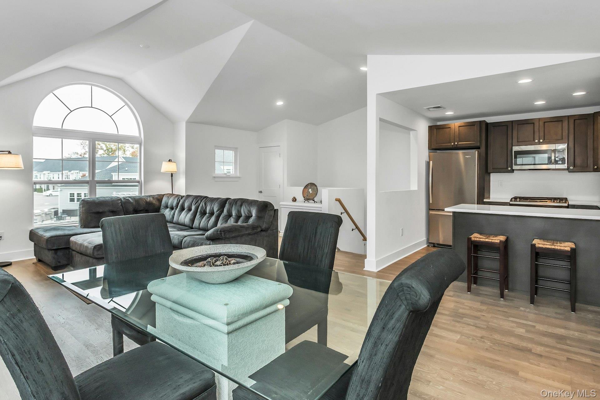 #3 photo, 512 Breton Way, ナッソー郡 Glen Cove , NY 11542