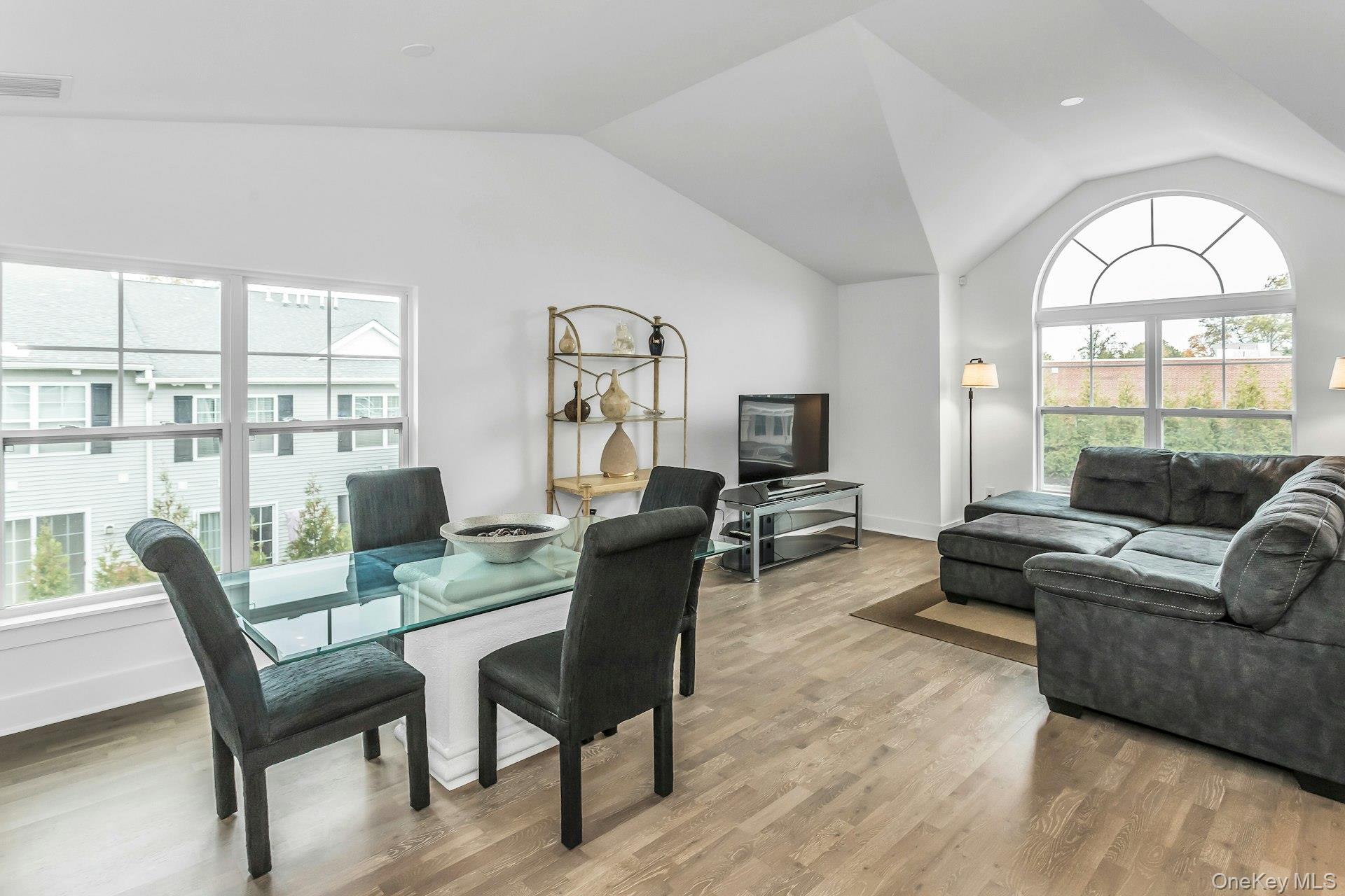 #4 photo, 512 Breton Way, ナッソー郡 Glen Cove , NY 11542