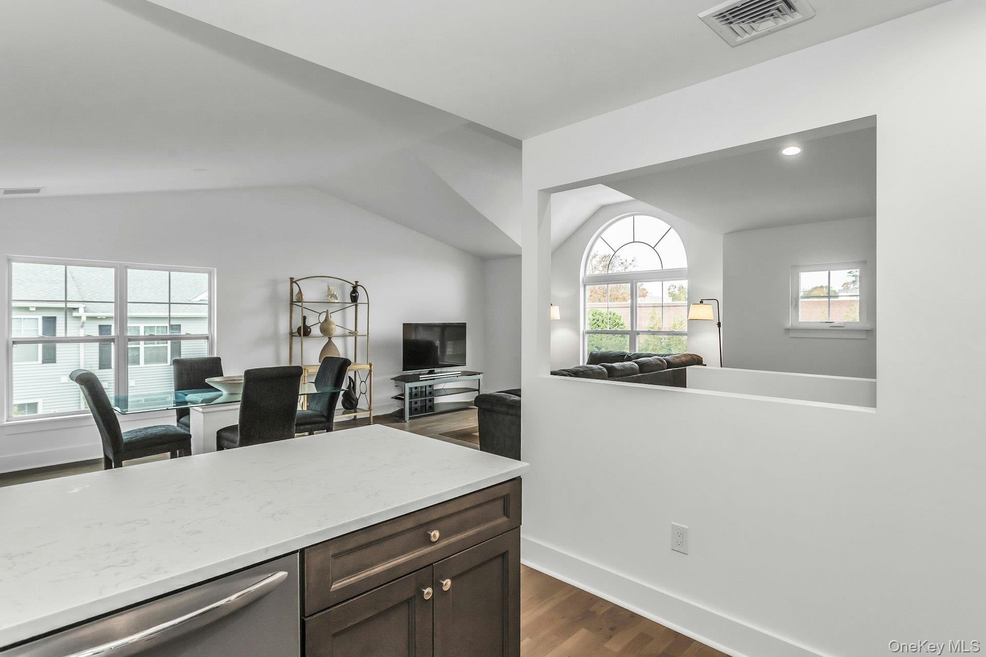 #7 photo, 512 Breton Way, ナッソー郡 Glen Cove , NY 11542