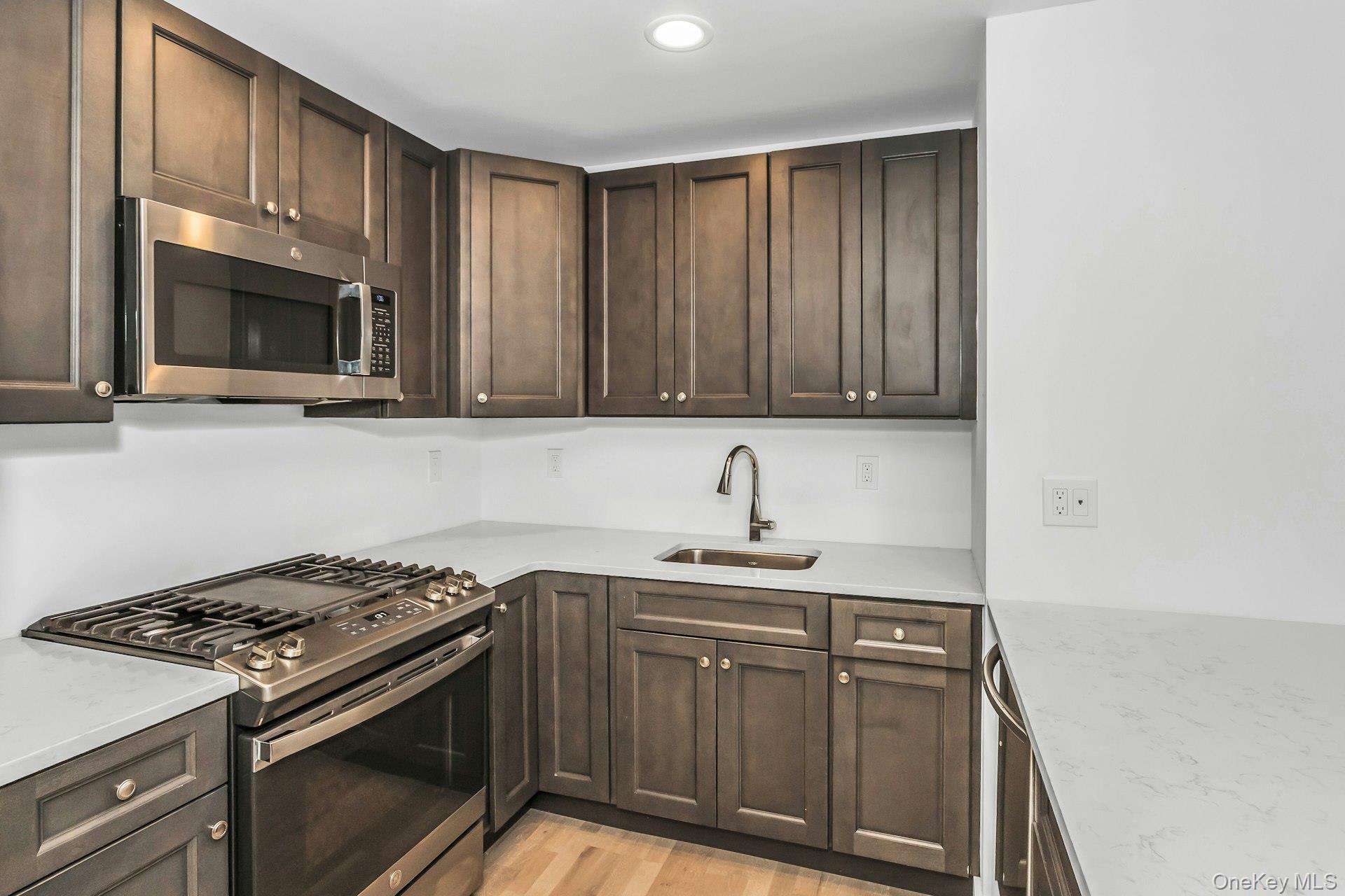 #8 photo, 512 Breton Way, ナッソー郡 Glen Cove , NY 11542