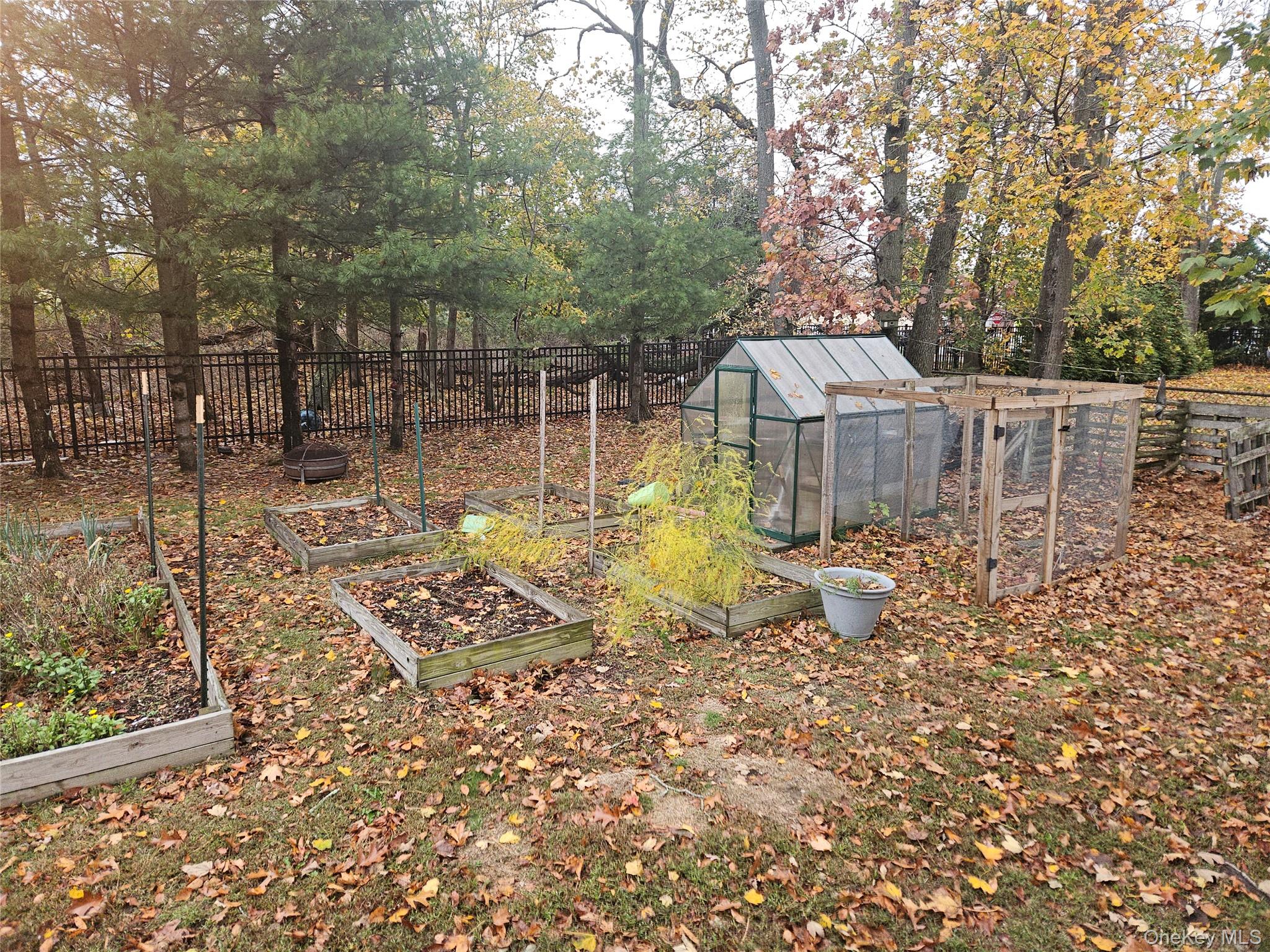 #10 photo, 18 Woodland Drive, सफ़ोक काउंटी East Islip , NY 11730