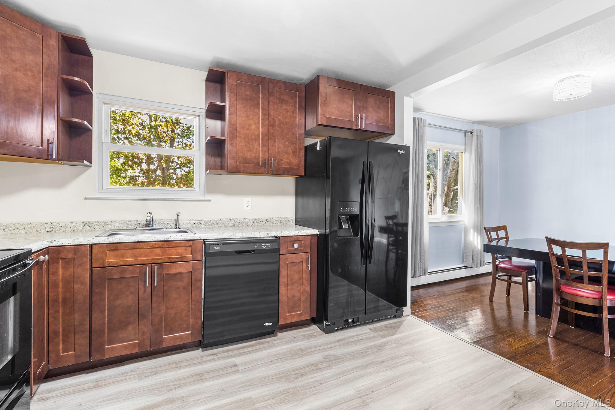 #10 photo, 754 Broadway, サフォーク郡 Brentwood , NY 11717