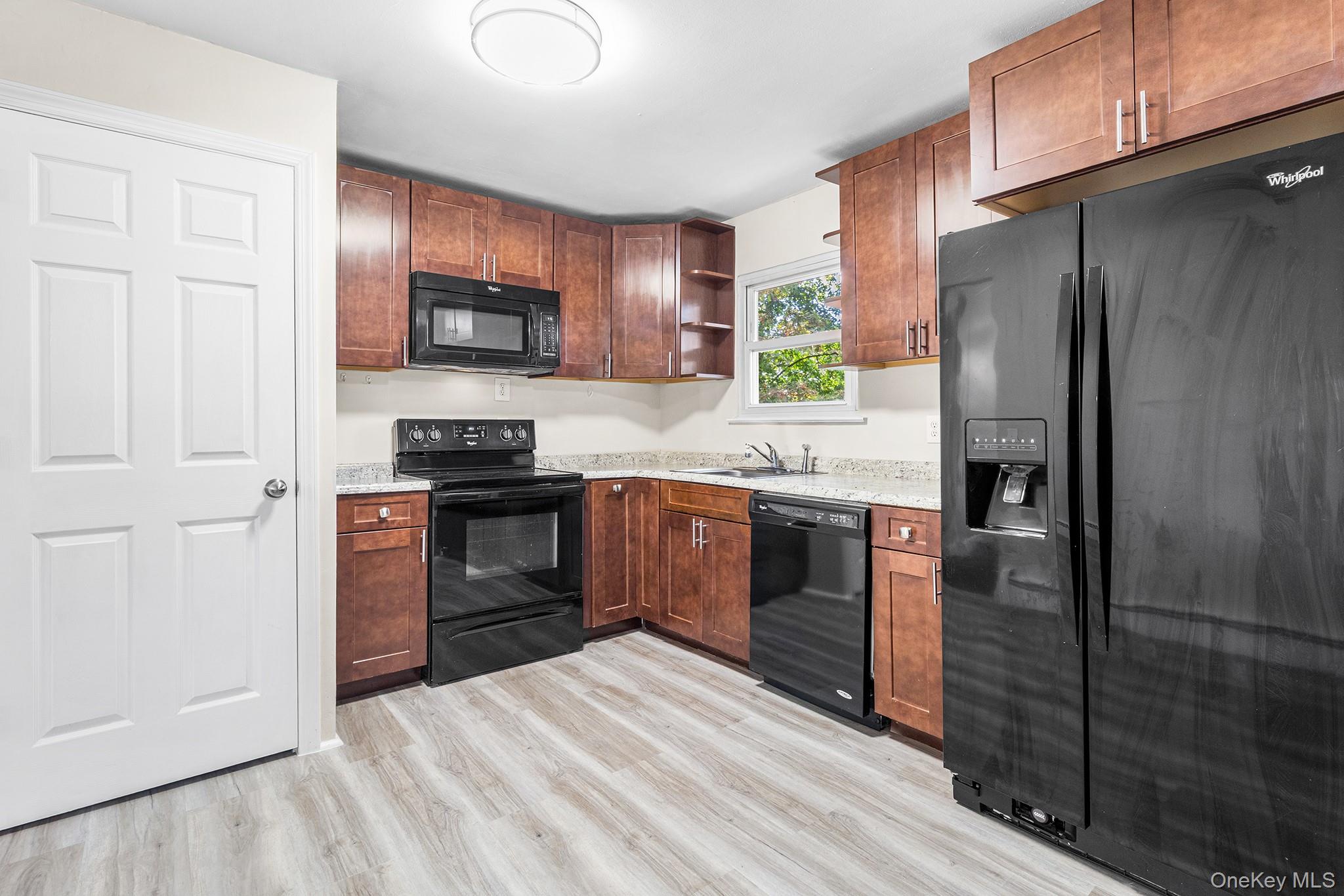 #11 photo, 754 Broadway, サフォーク郡 Brentwood , NY 11717