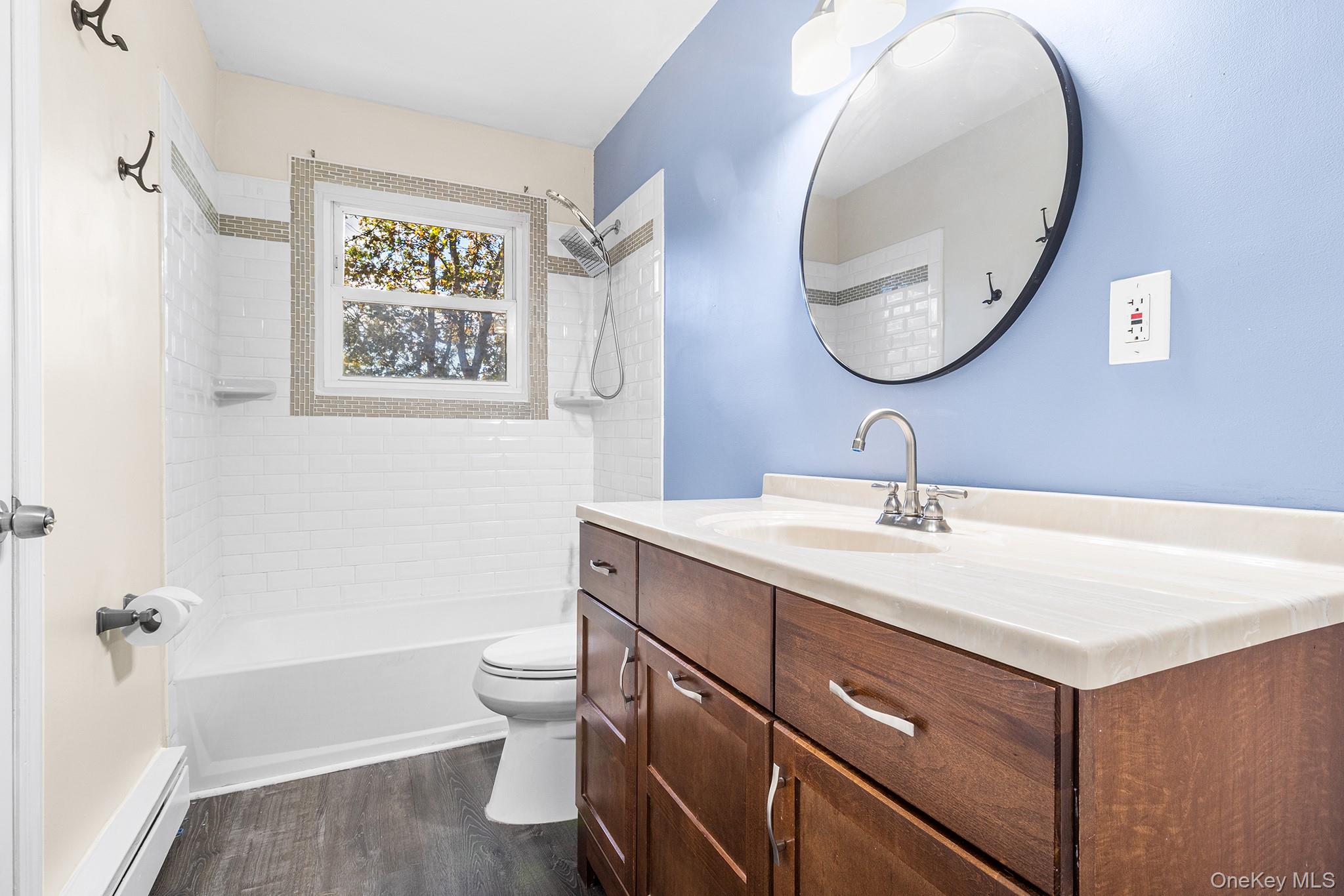 #12 photo, 754 Broadway, サフォーク郡 Brentwood , NY 11717