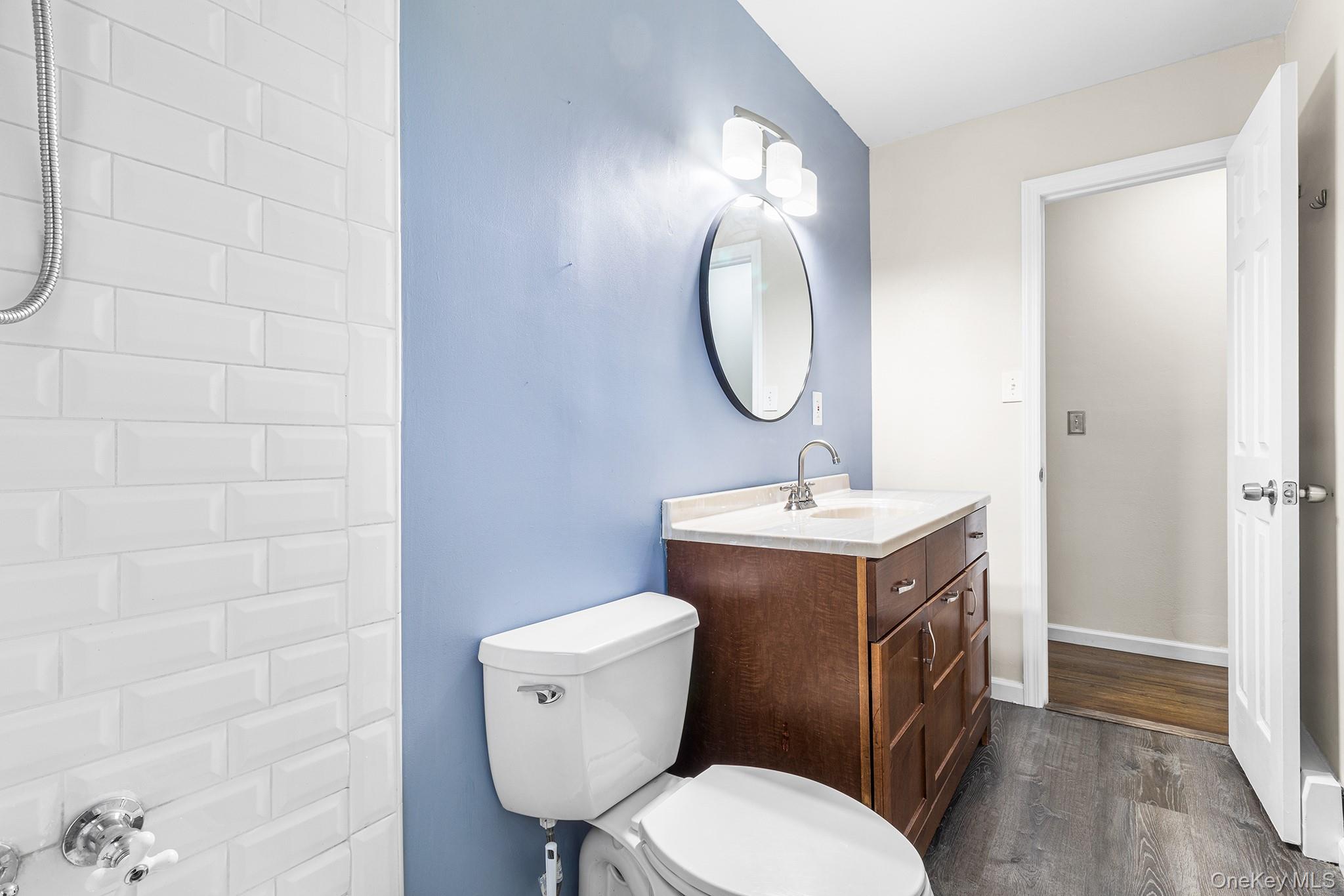 #13 photo, 754 Broadway, サフォーク郡 Brentwood , NY 11717