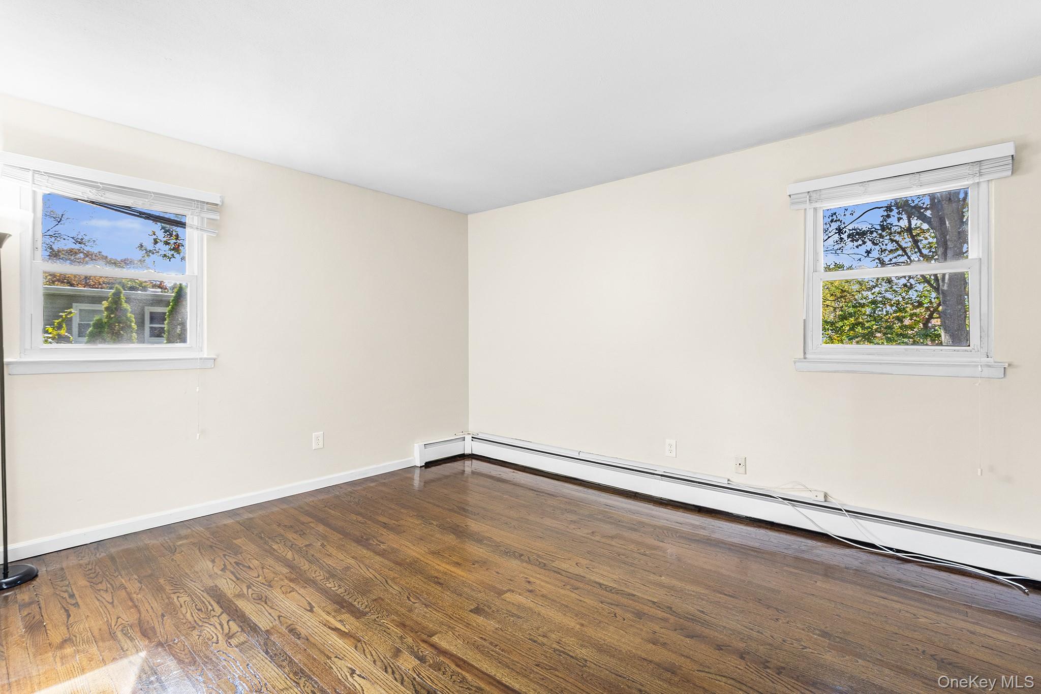 #14 photo, 754 Broadway, サフォーク郡 Brentwood , NY 11717