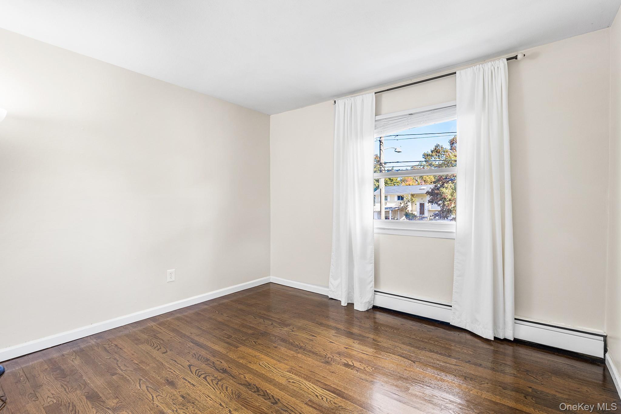 #15 photo, 754 Broadway, サフォーク郡 Brentwood , NY 11717