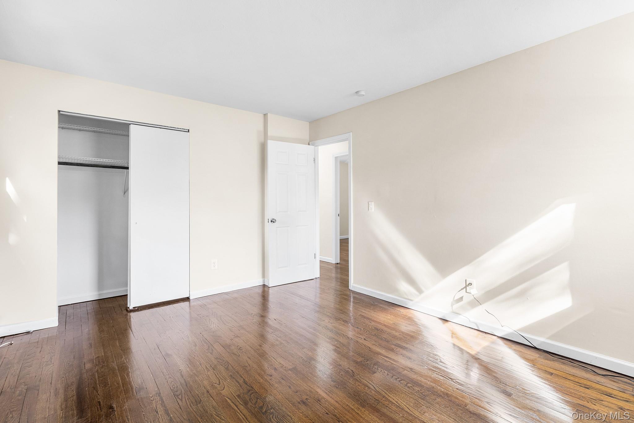 #16 photo, 754 Broadway, サフォーク郡 Brentwood , NY 11717