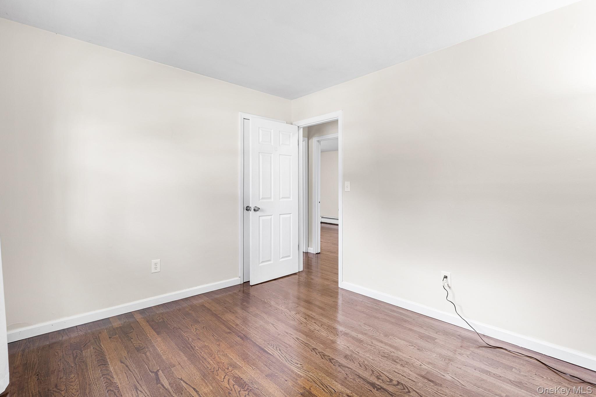 #18 photo, 754 Broadway, サフォーク郡 Brentwood , NY 11717