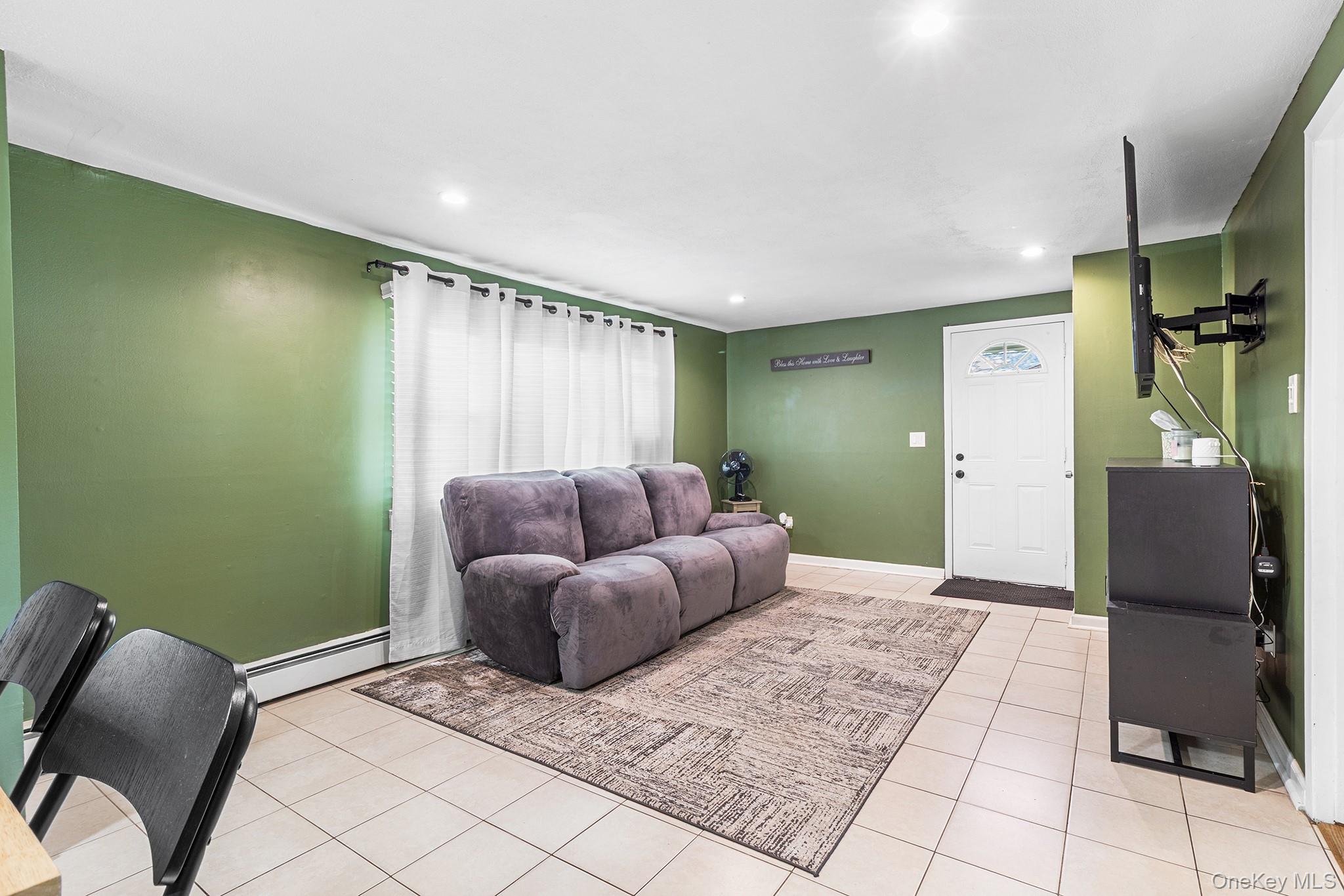 #20 photo, 754 Broadway, サフォーク郡 Brentwood , NY 11717