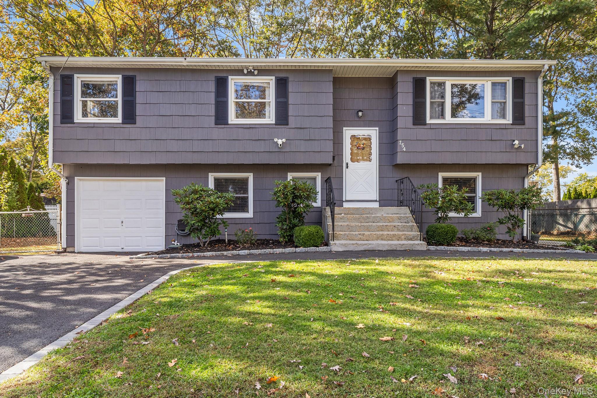 #3 photo, 754 Broadway, サフォーク郡 Brentwood , NY 11717