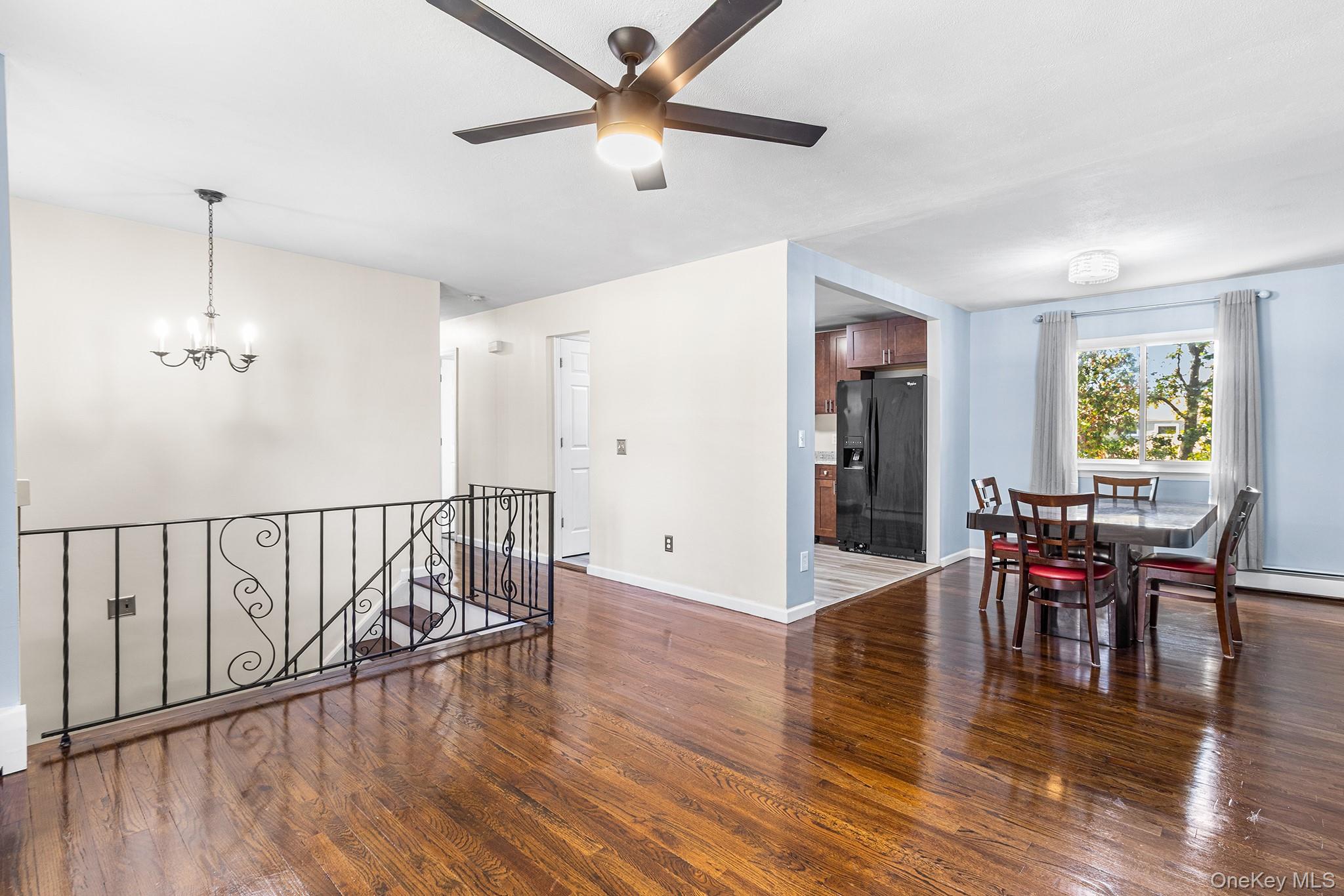 #4 photo, 754 Broadway, サフォーク郡 Brentwood , NY 11717