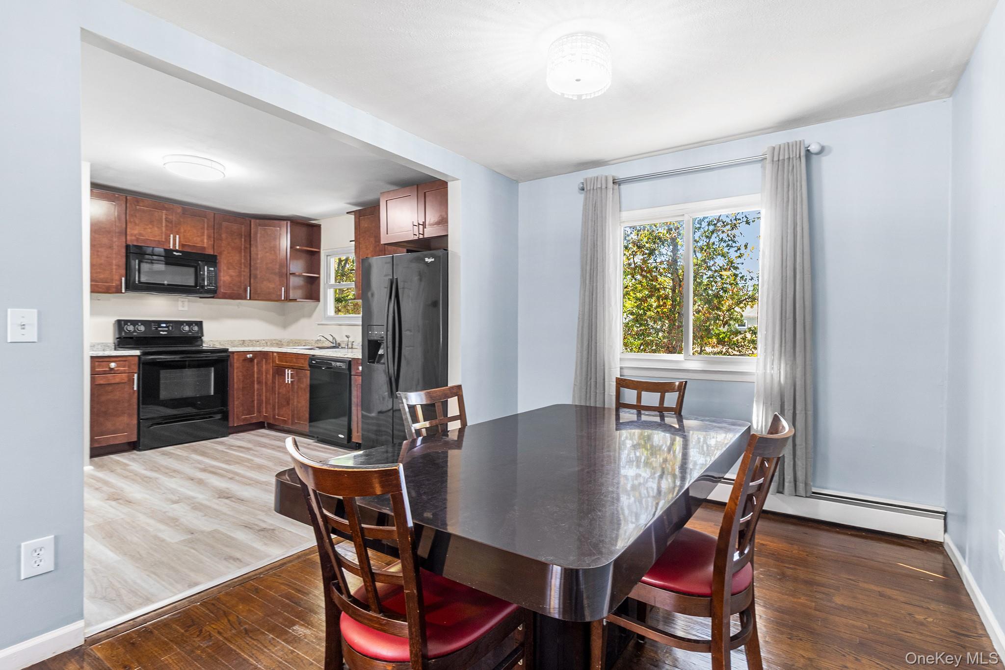 #7 photo, 754 Broadway, サフォーク郡 Brentwood , NY 11717