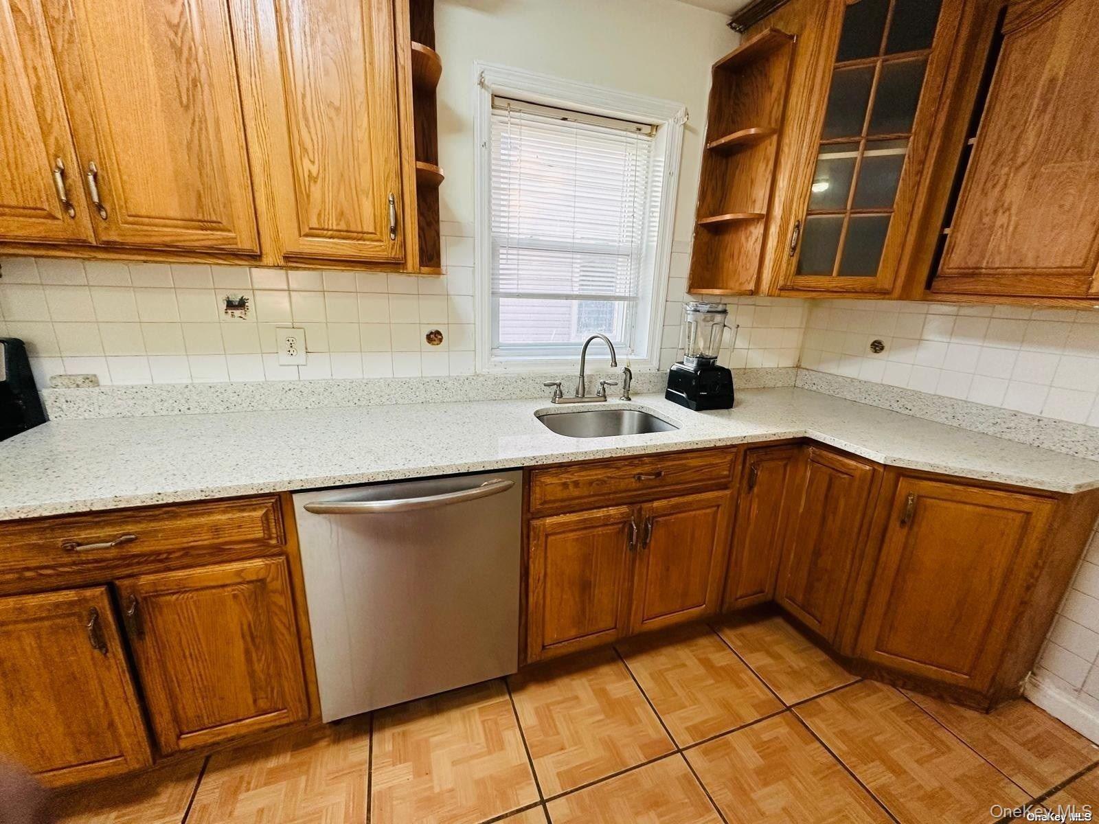 #12 photo, 215-16 111th Avenue, クイーンズ区 Queens Village , NY 11429