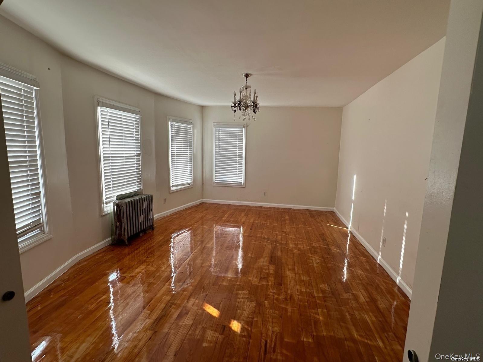 #7 photo, 215-16 111th Avenue, クイーンズ区 Queens Village , NY 11429