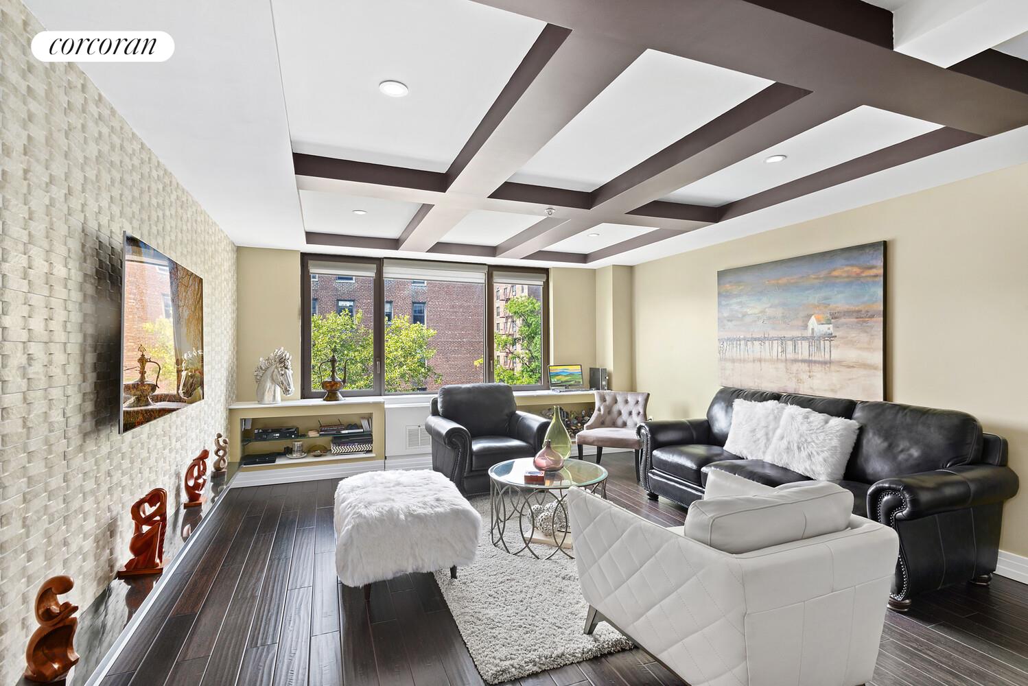 #1 photo, 64-05 YELLOWSTONE Boulevard, クイーンズ区 Forest Hills , NY 11375