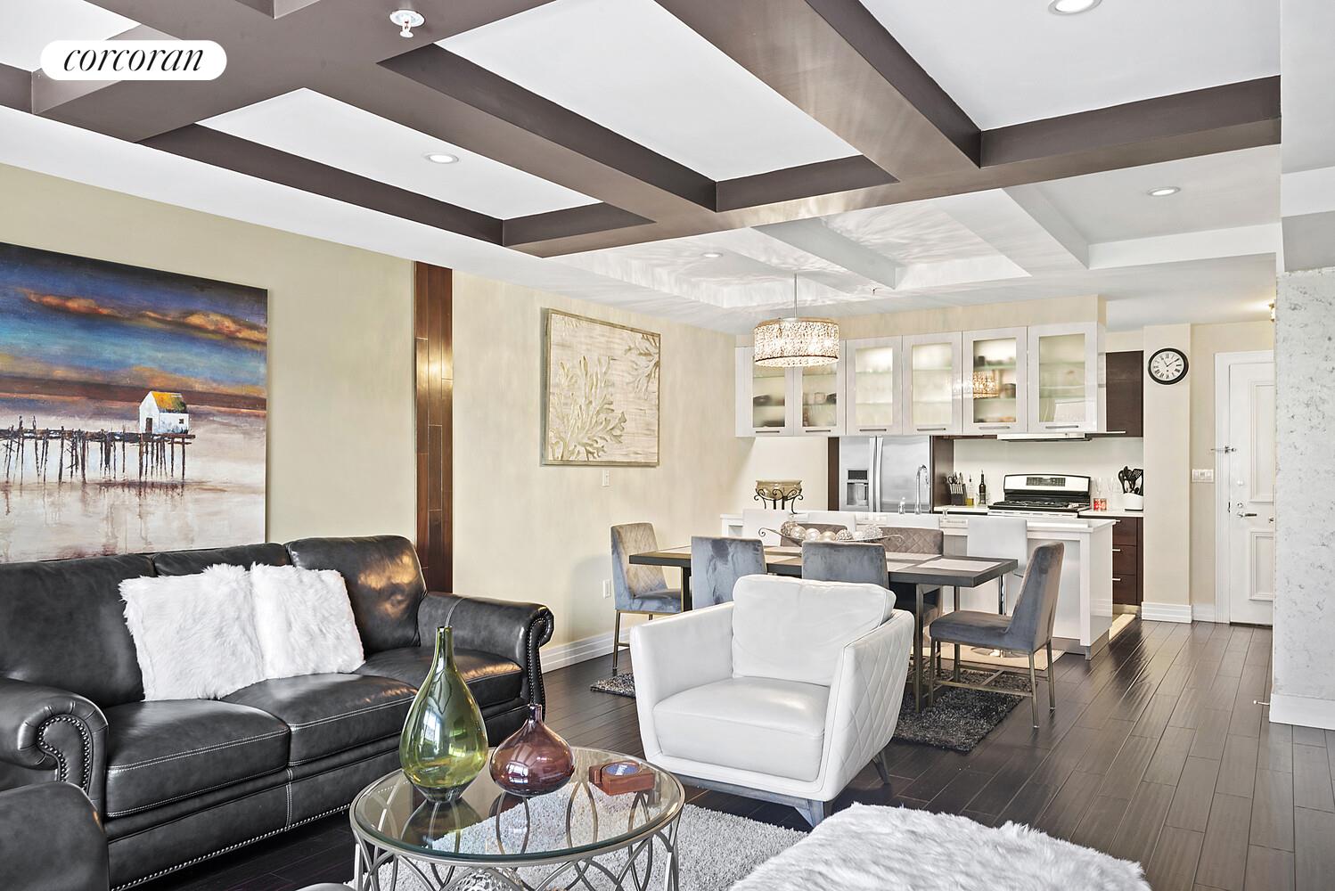 #4 photo, 64-05 YELLOWSTONE Boulevard, クイーンズ区 Forest Hills , NY 11375