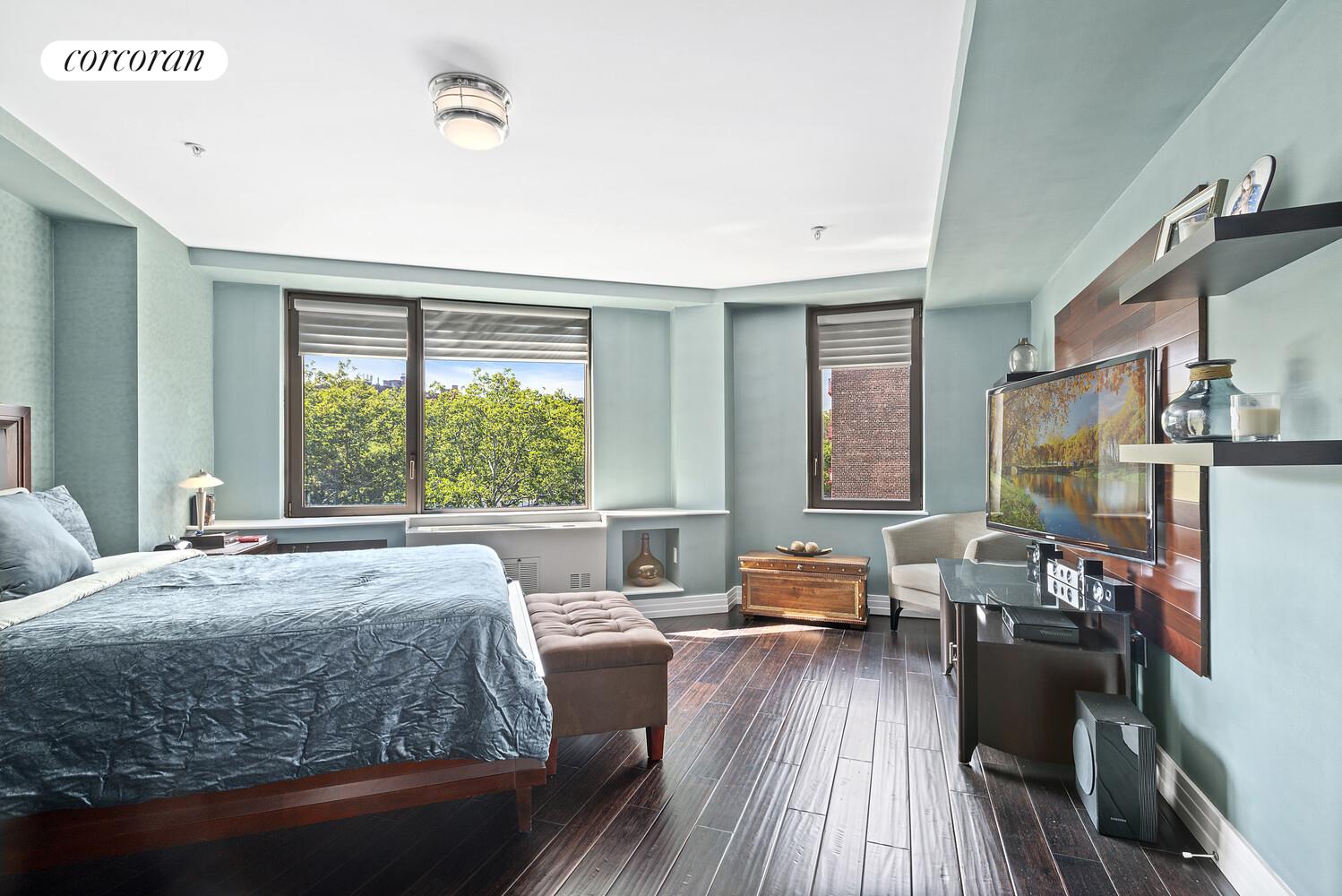 #5 photo, 64-05 YELLOWSTONE Boulevard, クイーンズ区 Forest Hills , NY 11375