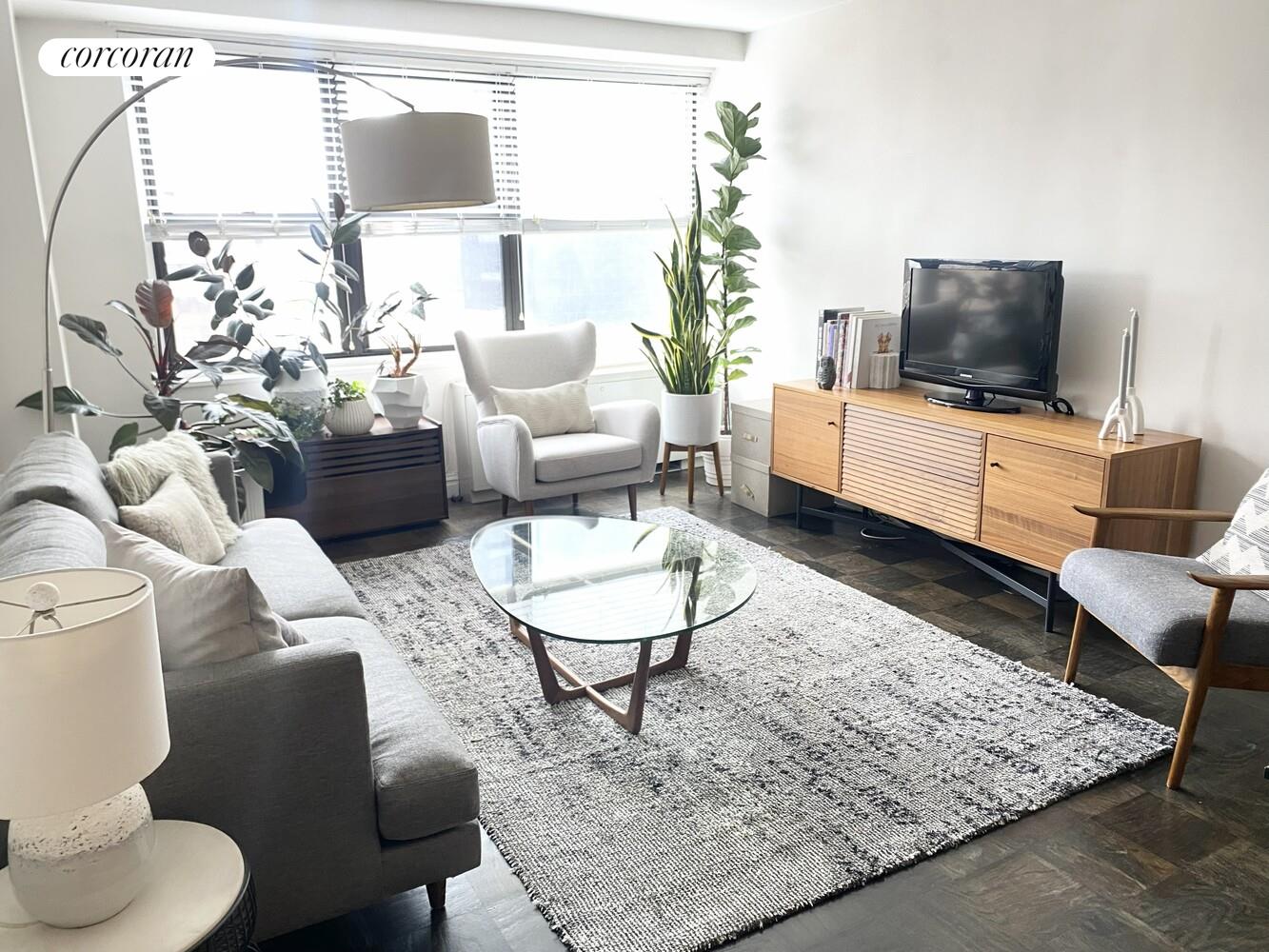 #13 photo, 305 E 40TH Street, Murray Hill , NY 10017