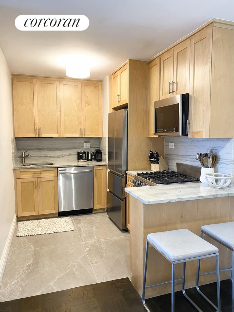 #7 photo, 305 E 40TH Street, Murray Hill , NY 10017