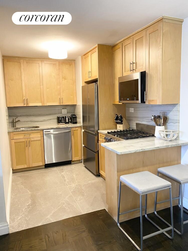 #8 photo, 305 E 40TH Street, Murray Hill , NY 10017