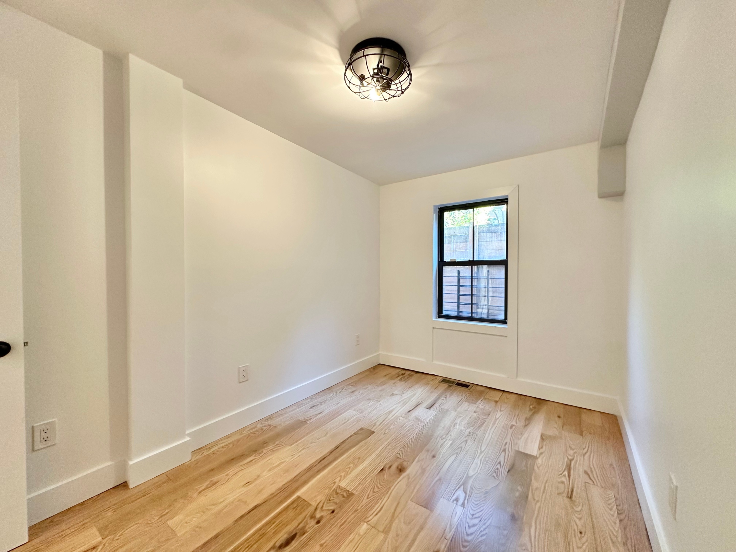 #11 photo, 422 Chauncey Street, ブルックリン区 Ocean Hill , NY 11233