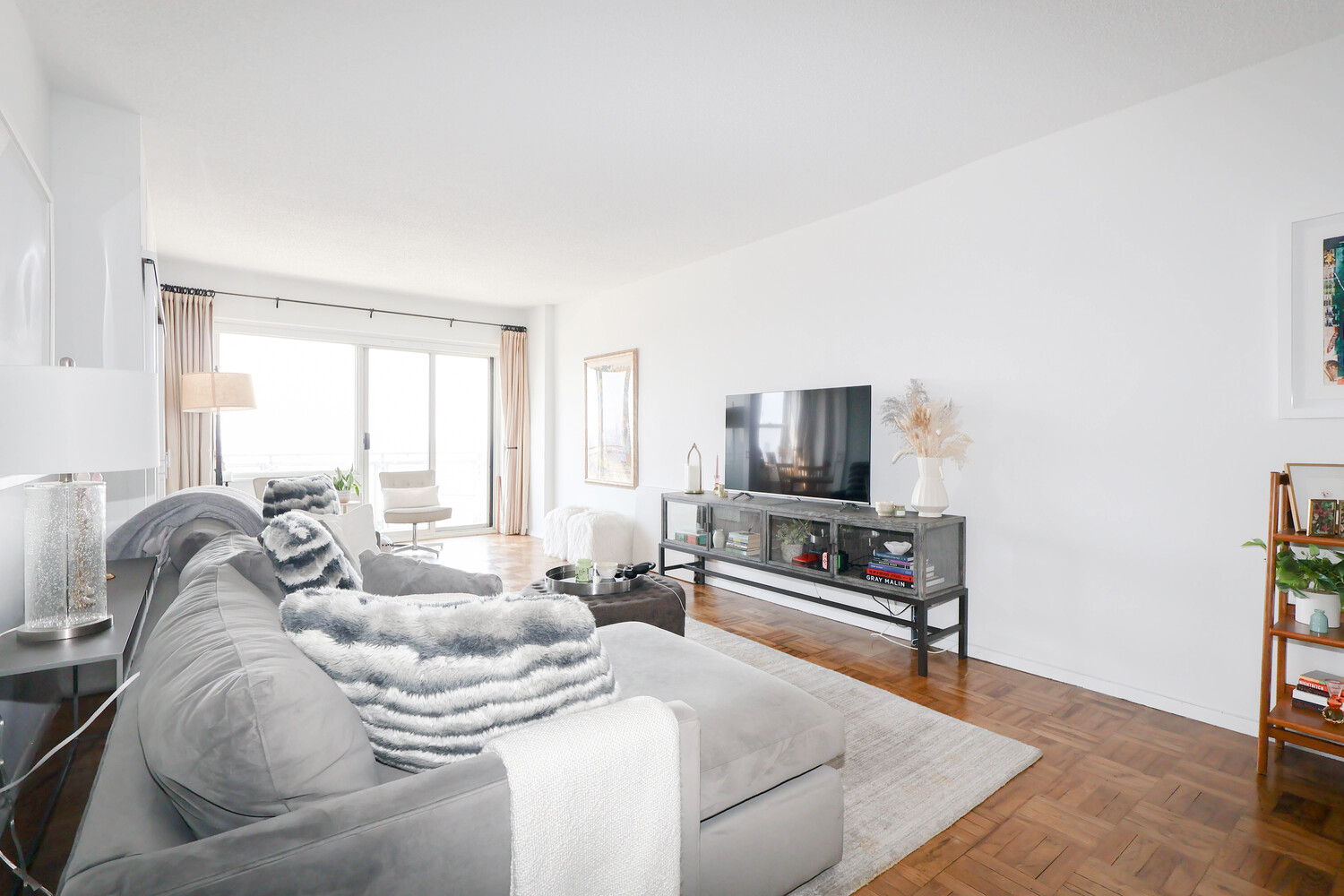 #1 photo, 60 E 8TH Street, マンハッタン Greenwich Village , NY 10003