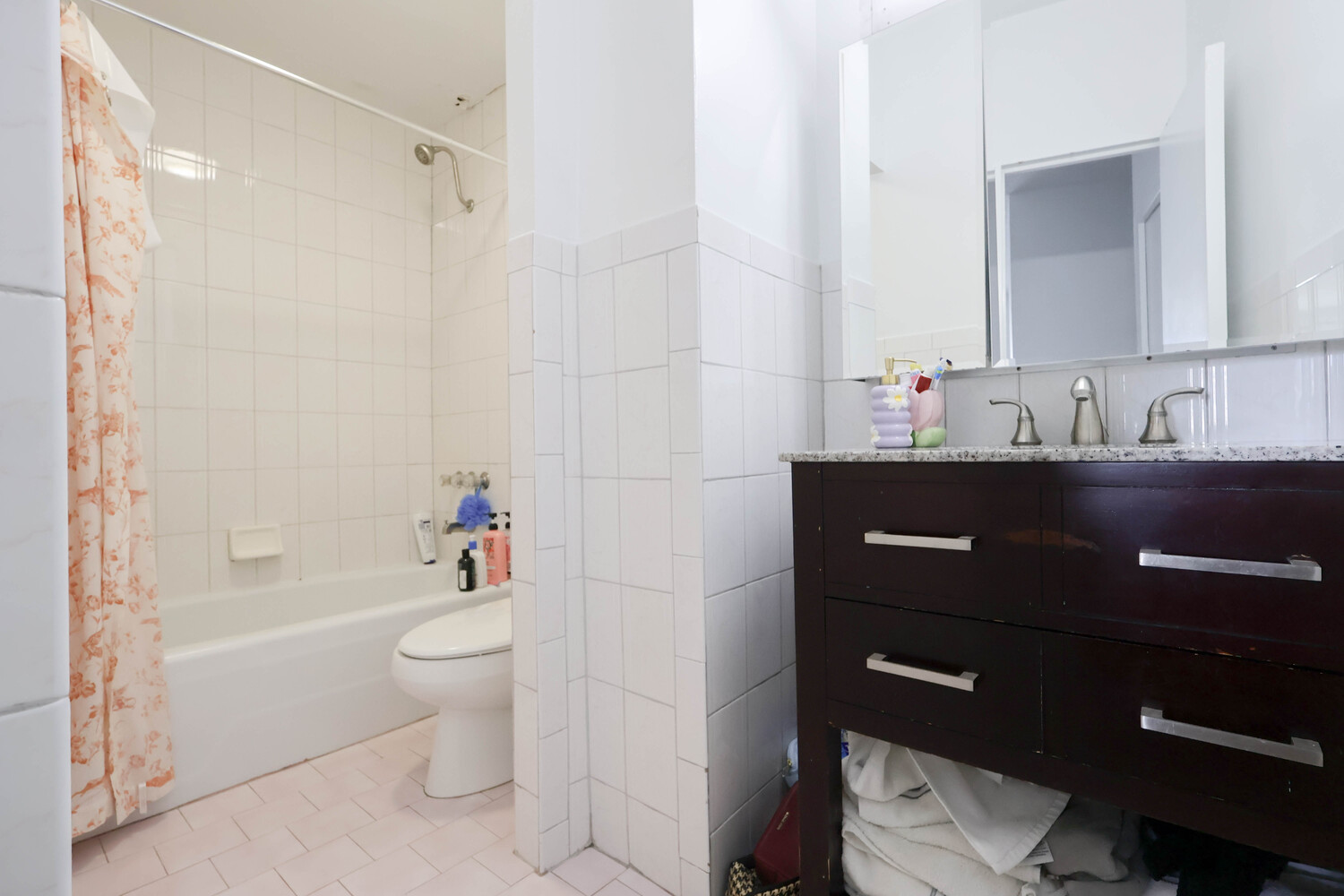 #16 photo, 60 E 8TH Street, マンハッタン Greenwich Village , NY 10003