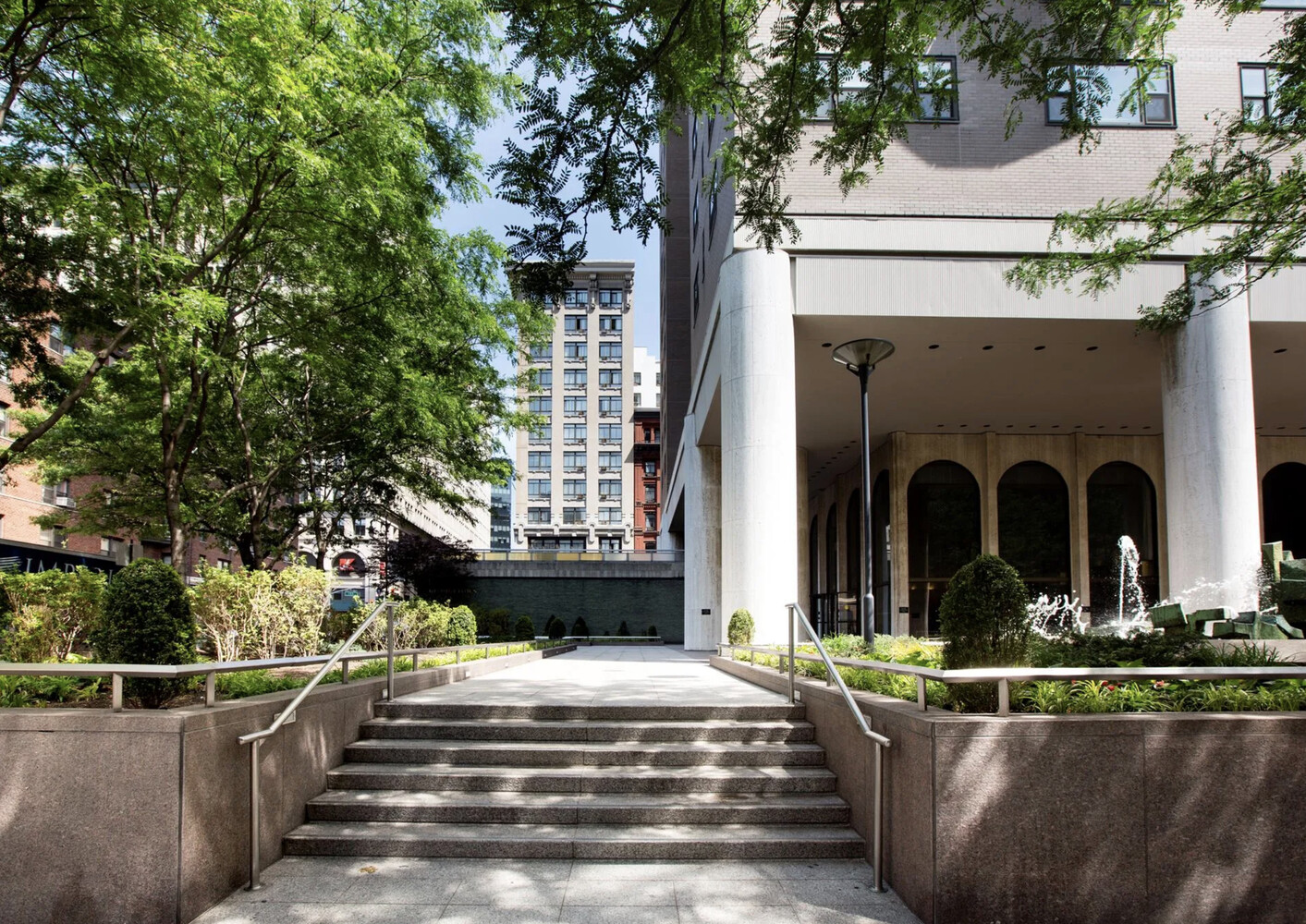 #4 photo, 60 E 8TH Street, マンハッタン Greenwich Village , NY 10003